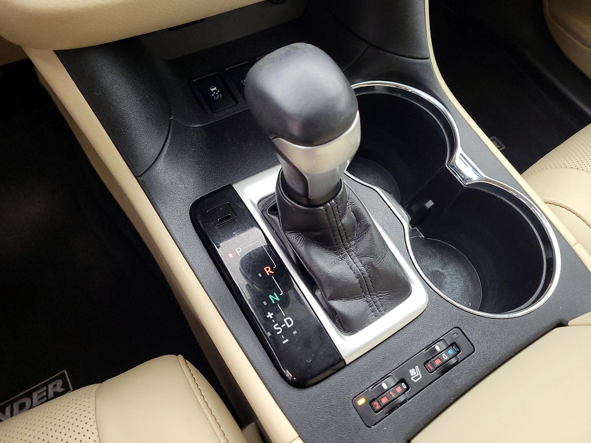 Thumbnail: 2016 Toyota Highlander - 17