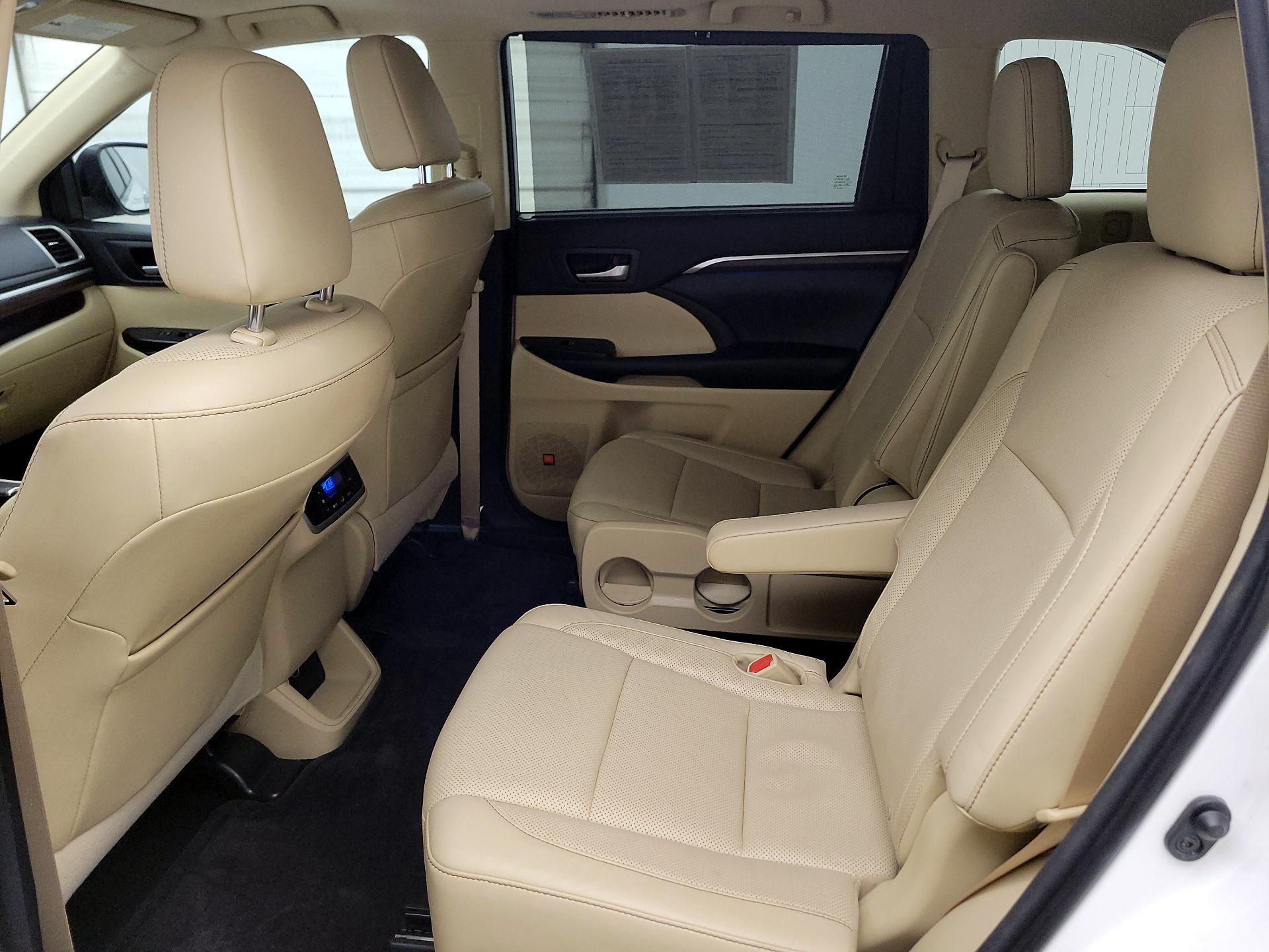 Thumbnail: 2016 Toyota Highlander - 19