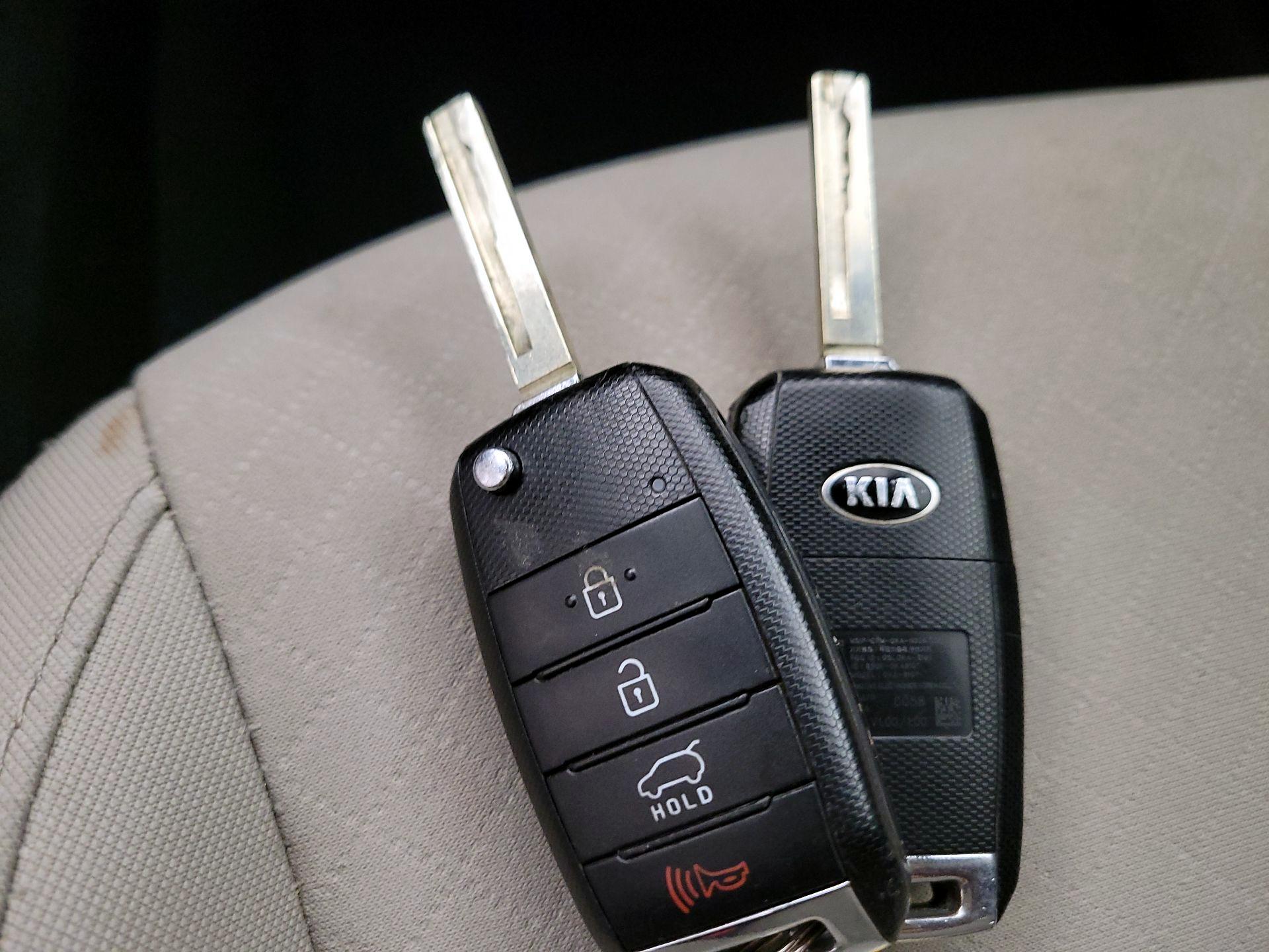 Thumbnail: 2017 Kia Sorento - 18