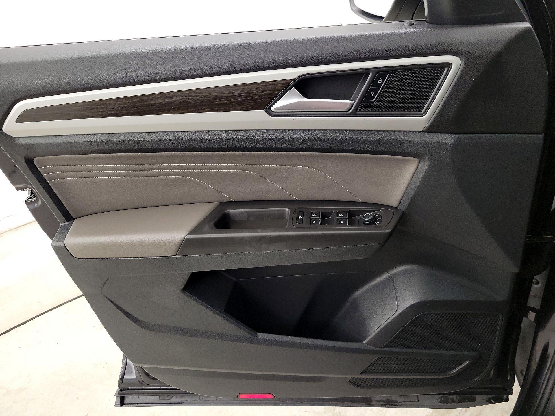 Thumbnail: 2022 Volkswagen Atlas - 12