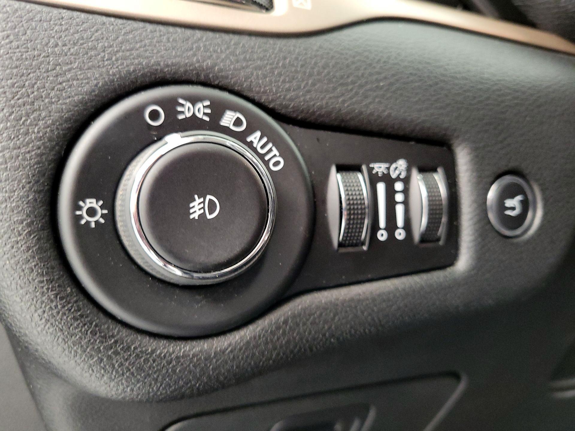 Thumbnail: 2014 Jeep Cherokee - 11