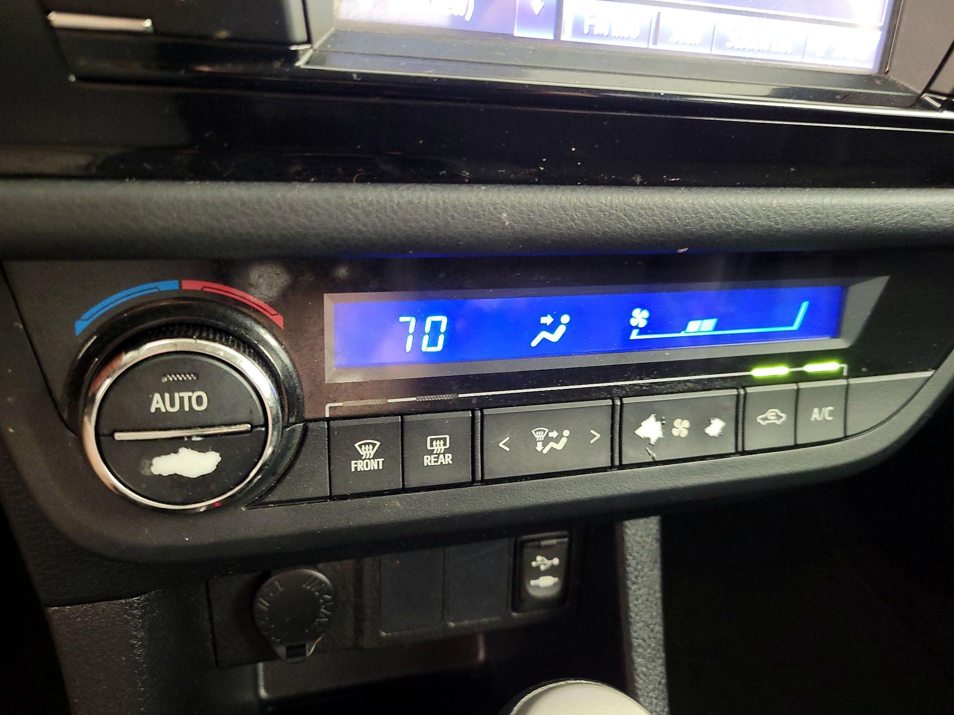 Thumbnail: 2016 Toyota Corolla - 16