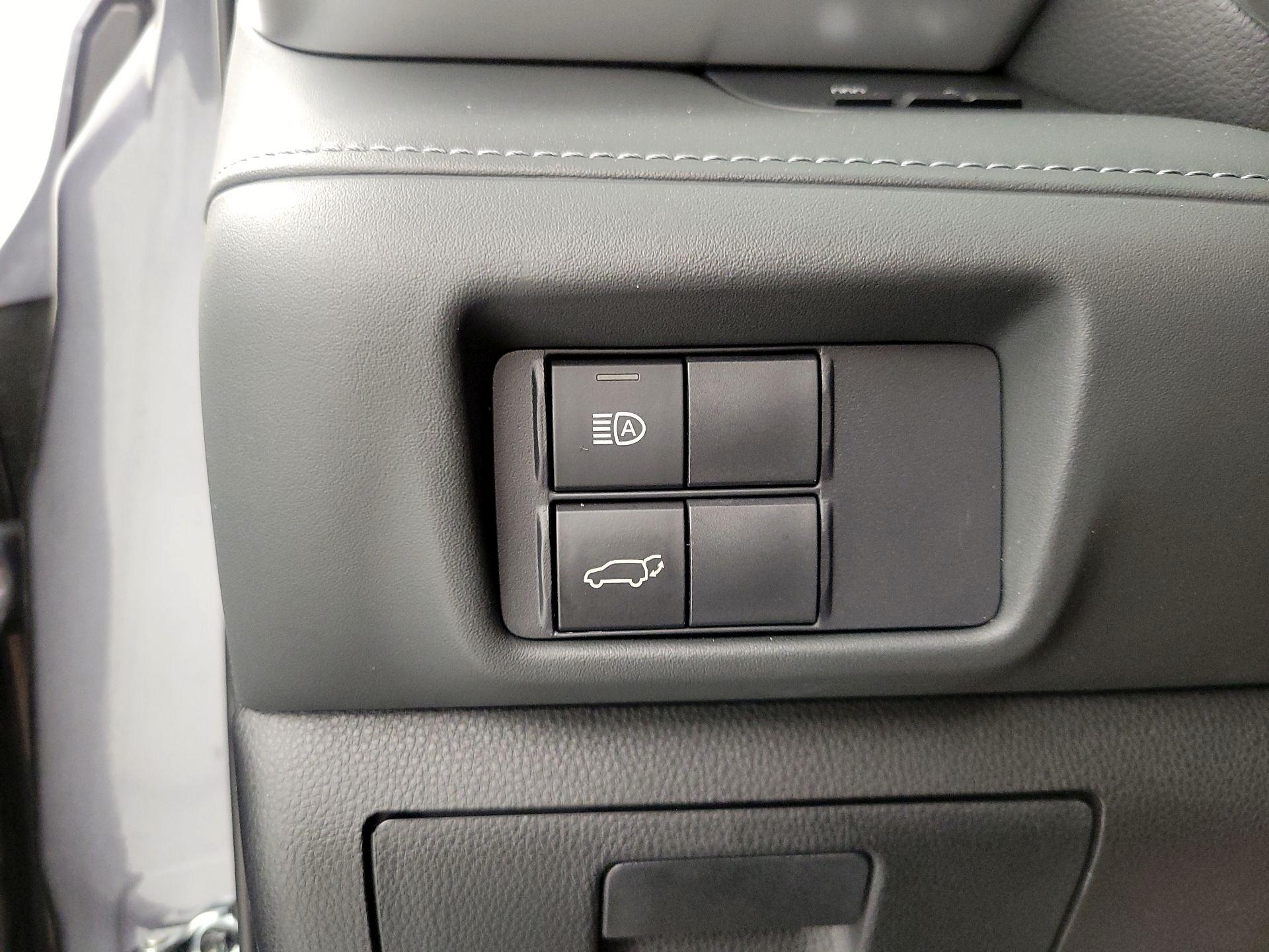 Thumbnail: 2021 Toyota Highlander - 11