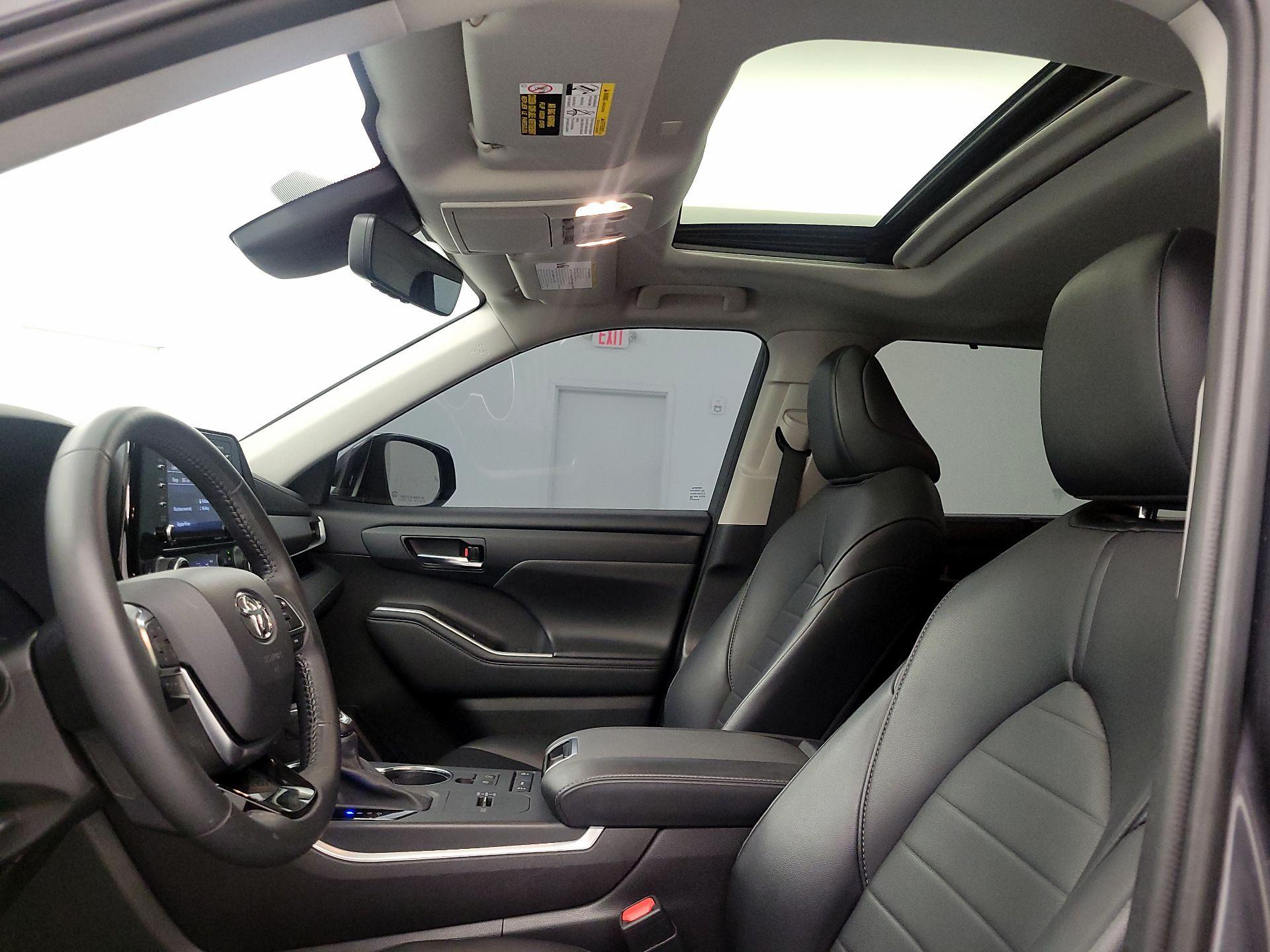 Thumbnail: 2021 Toyota Highlander - 17