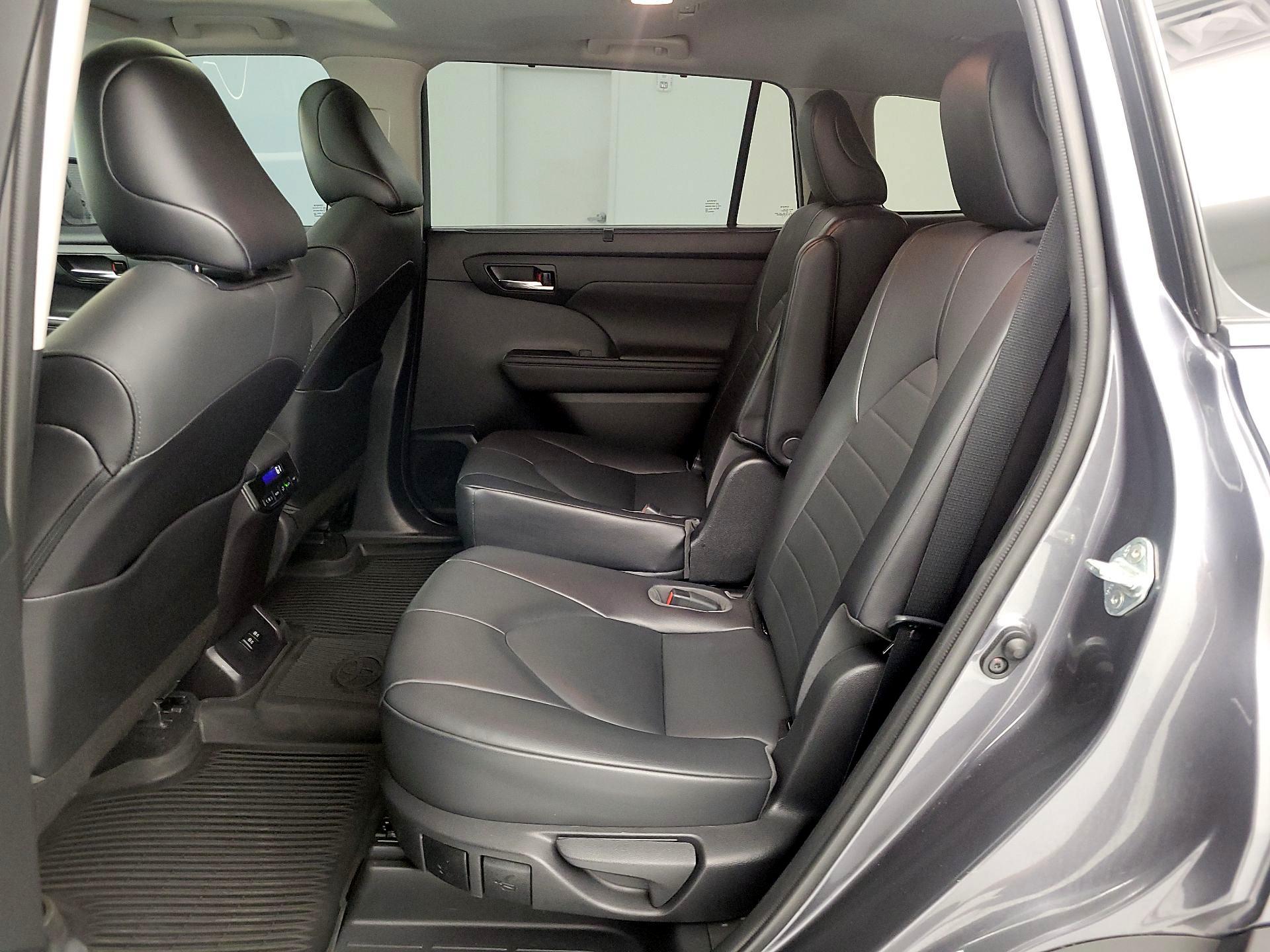 Thumbnail: 2021 Toyota Highlander - 18