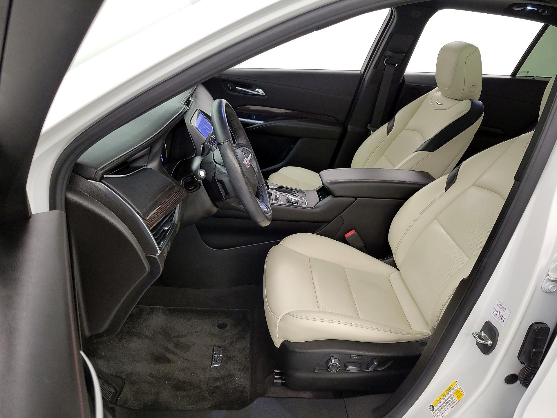 Thumbnail: 2020 Cadillac XT4 - 9