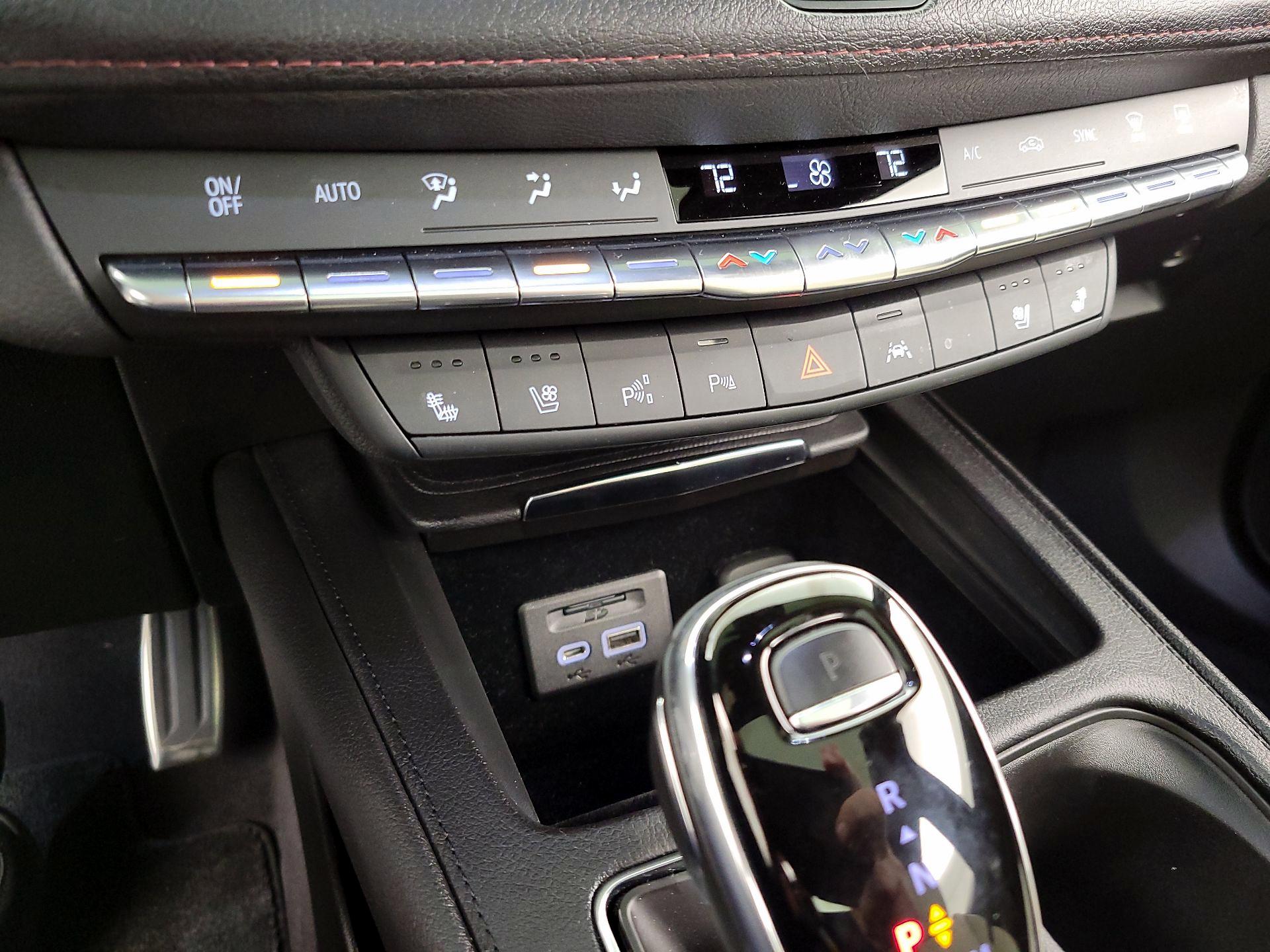 Thumbnail: 2020 Cadillac XT4 - 15