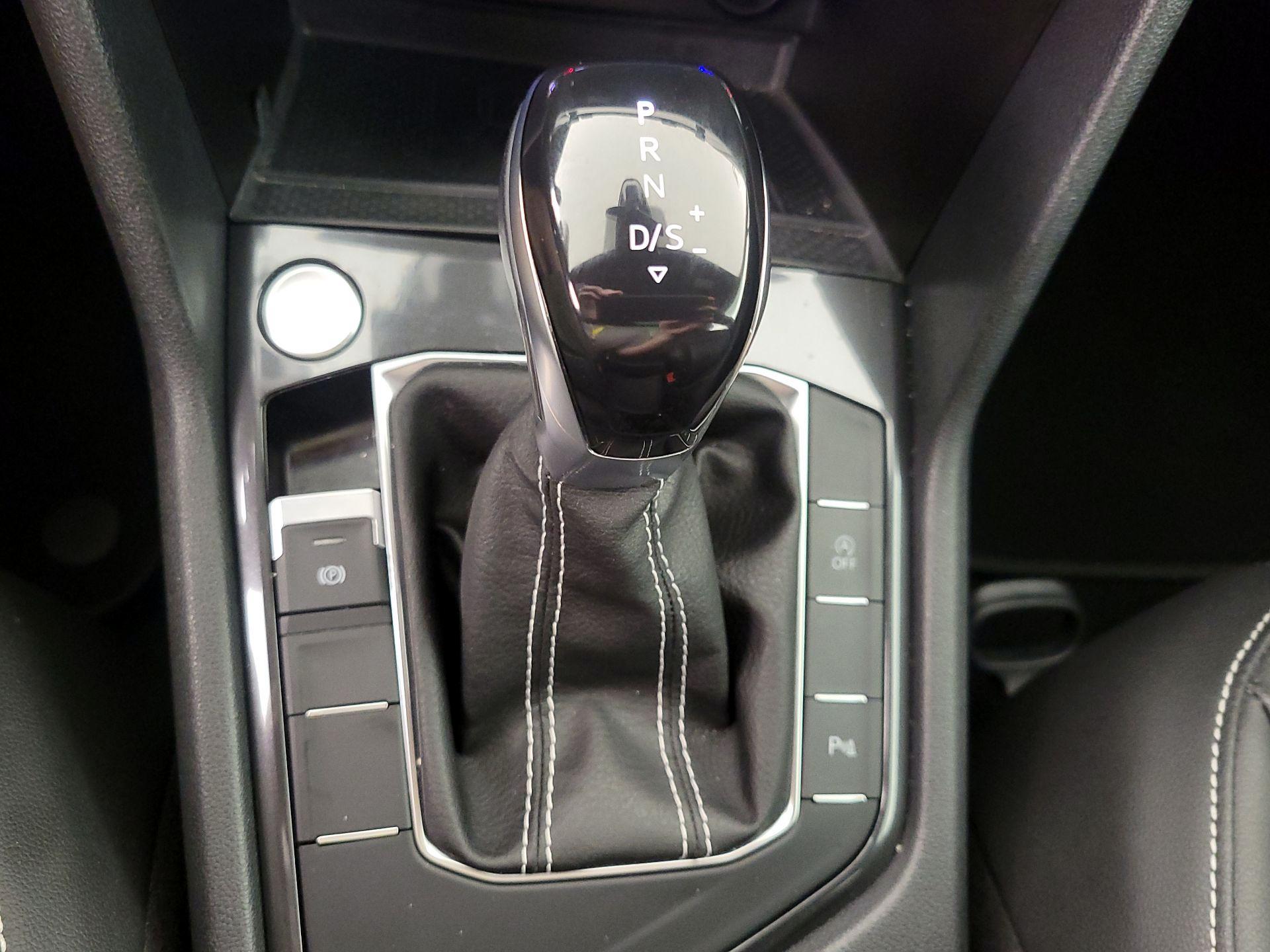 Thumbnail: 2023 Volkswagen Tiguan - 15
