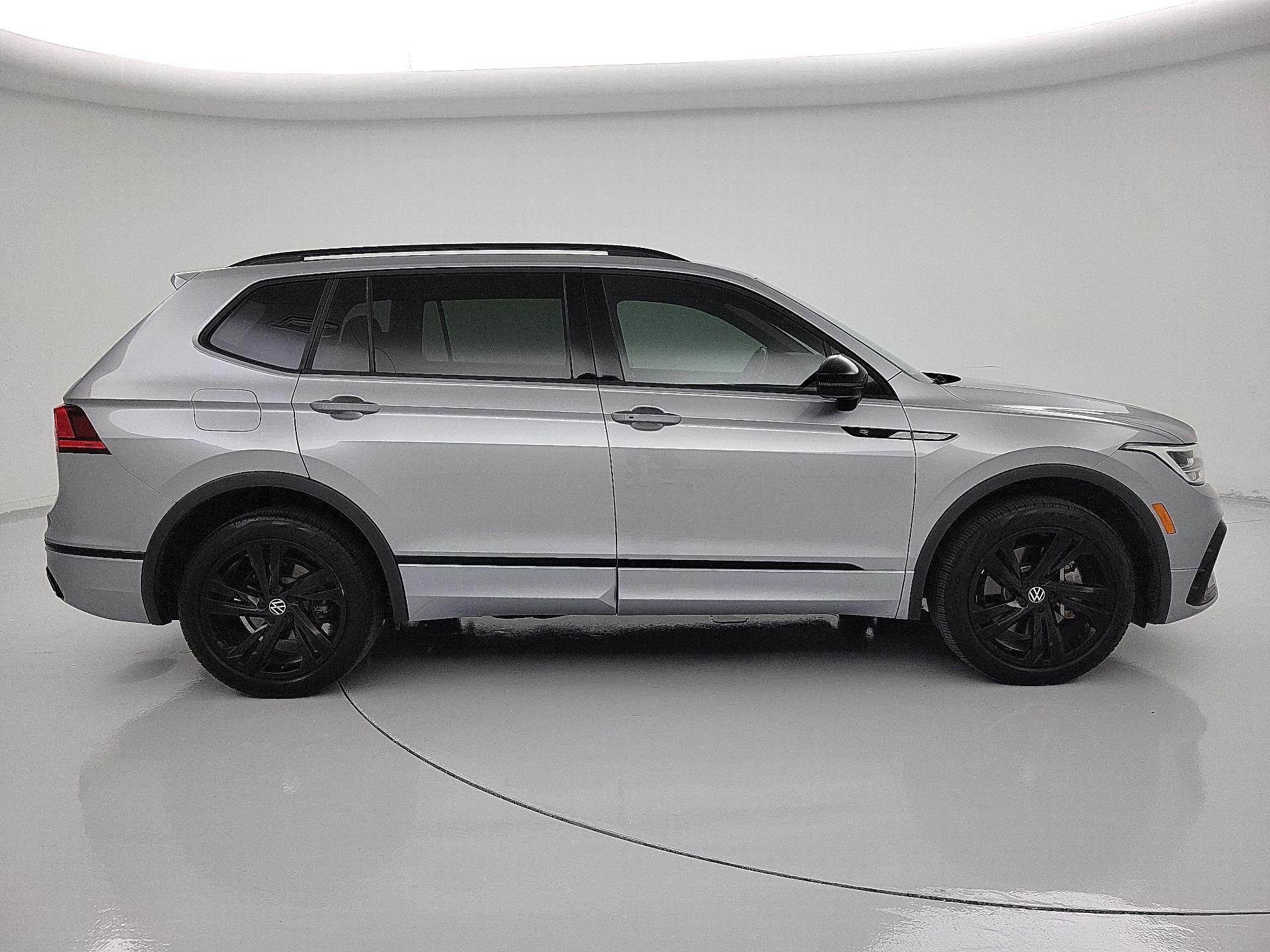 Thumbnail: 2023 Volkswagen Tiguan - 4