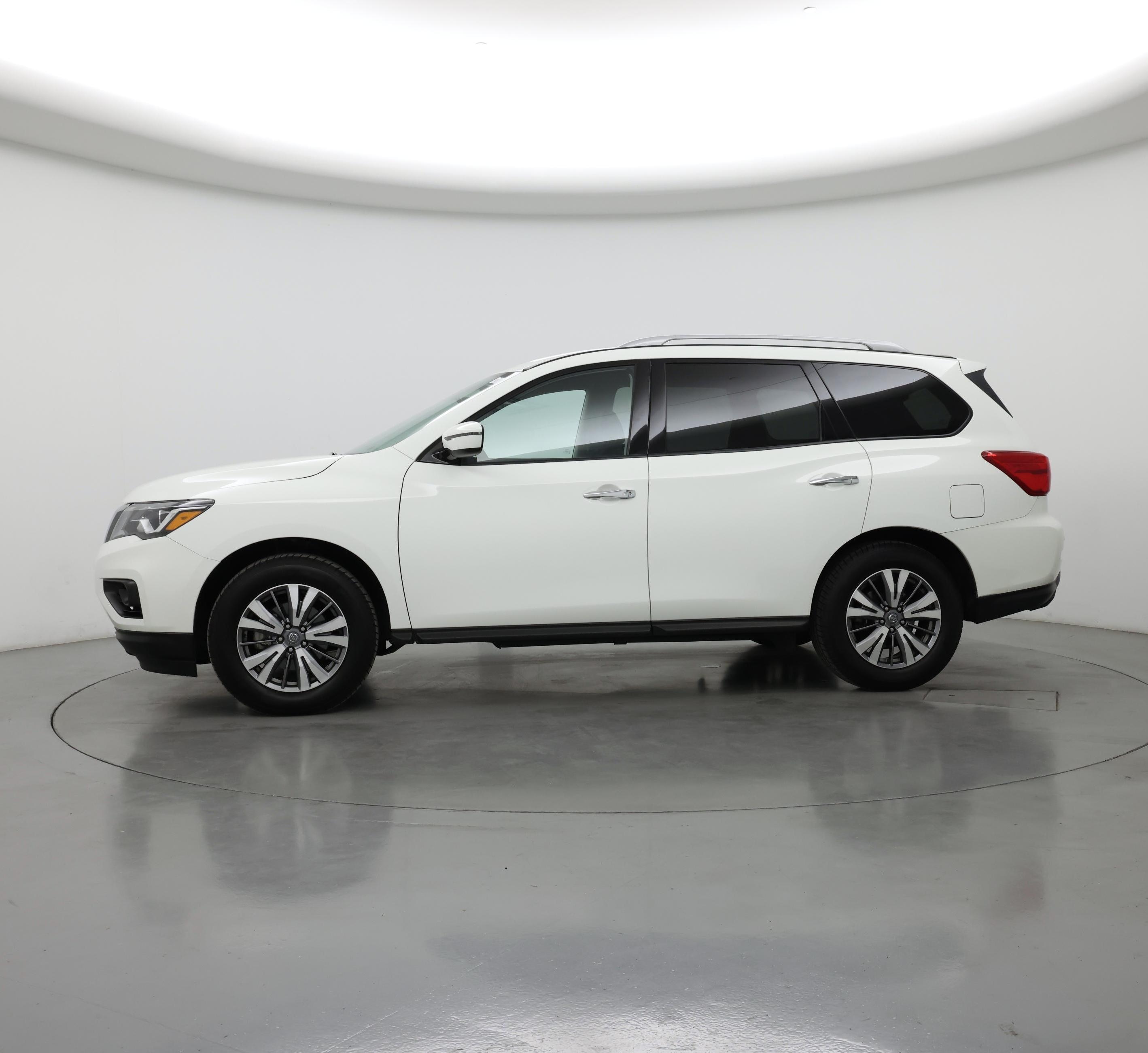 Thumbnail: 2020 Nissan Pathfinder - 3