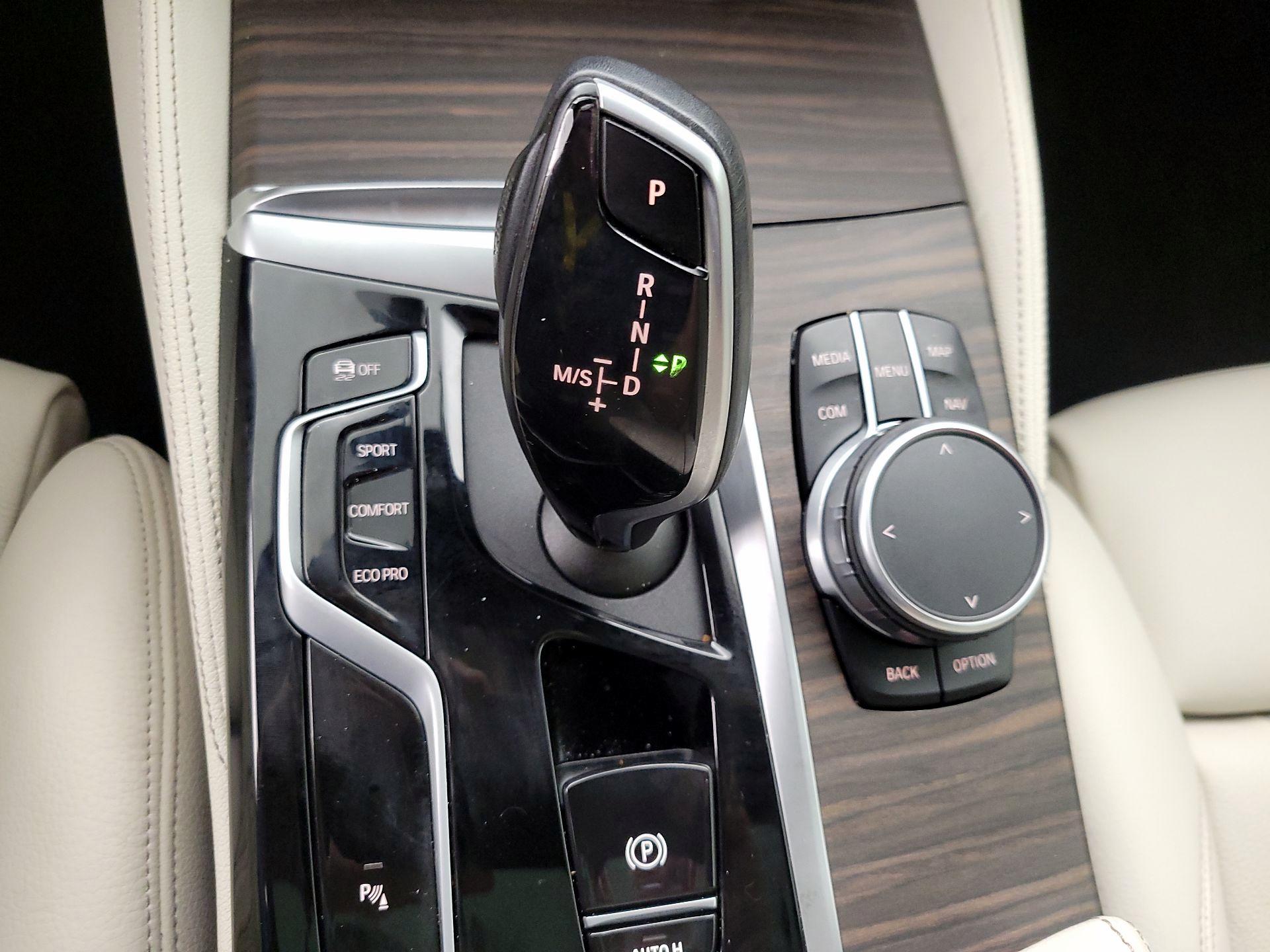 Thumbnail: 2022 BMW 5 Series - 18