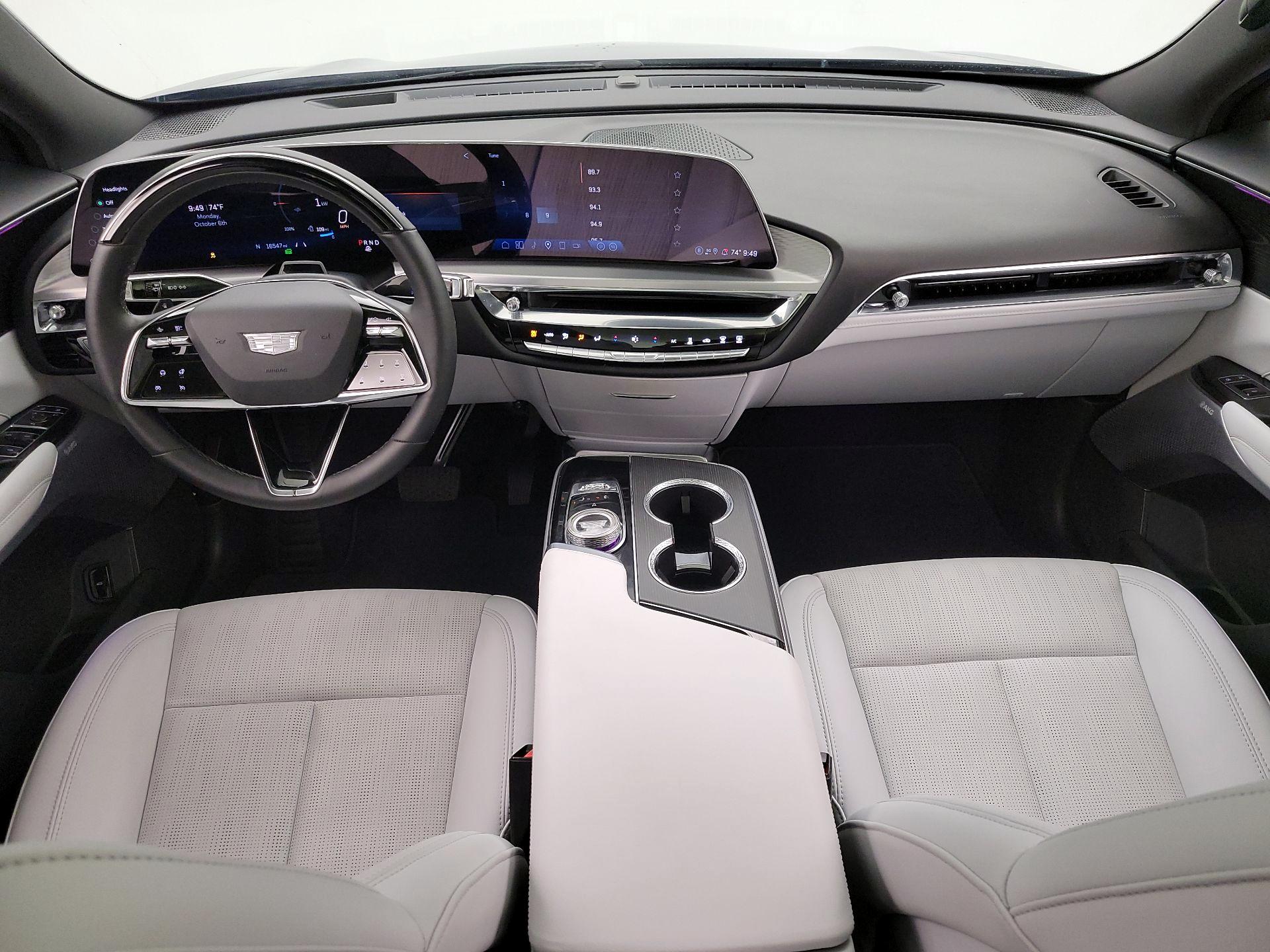 Thumbnail: 2024 Cadillac Lyriq - 9