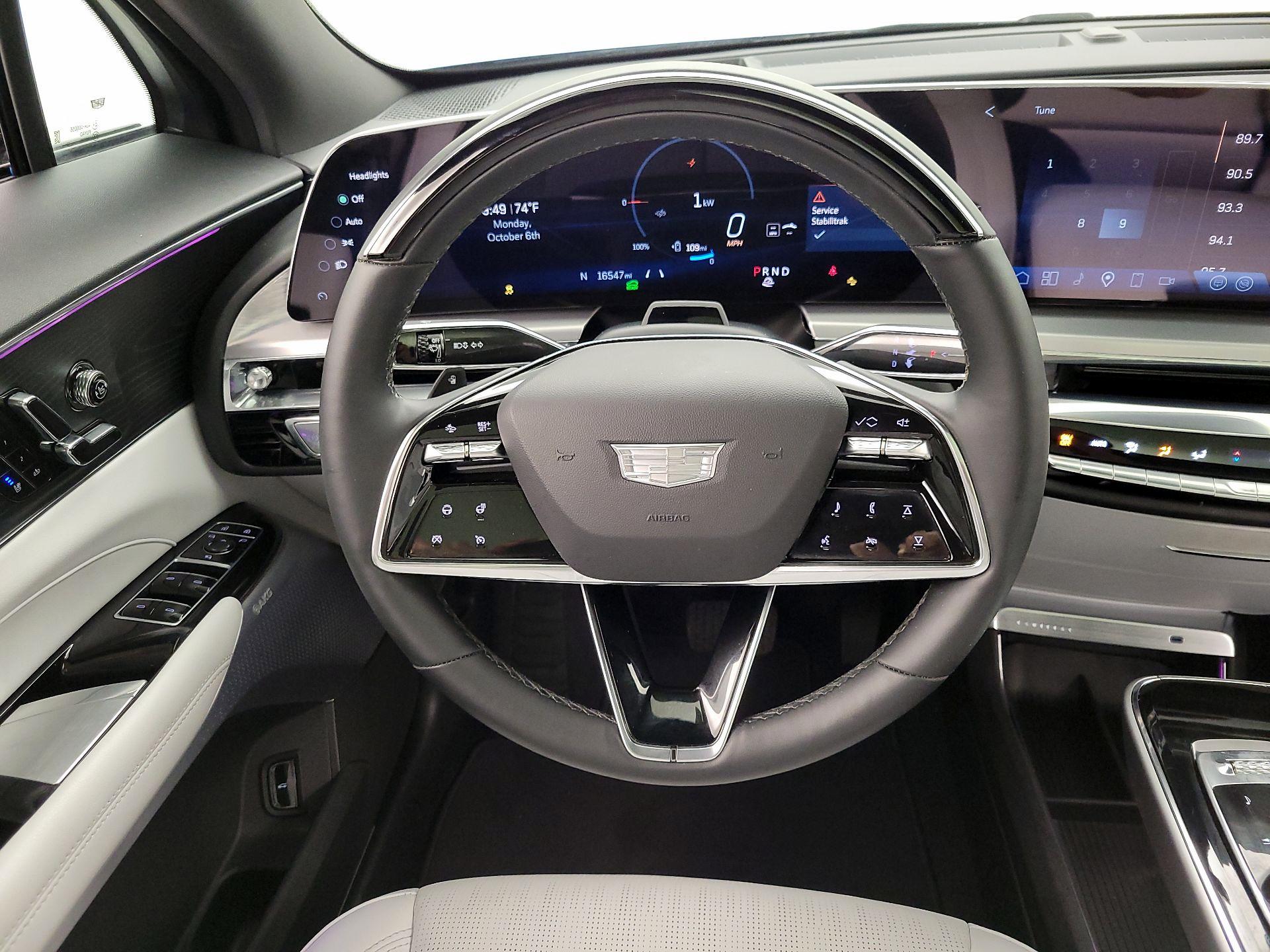 Thumbnail: 2024 Cadillac Lyriq - 10
