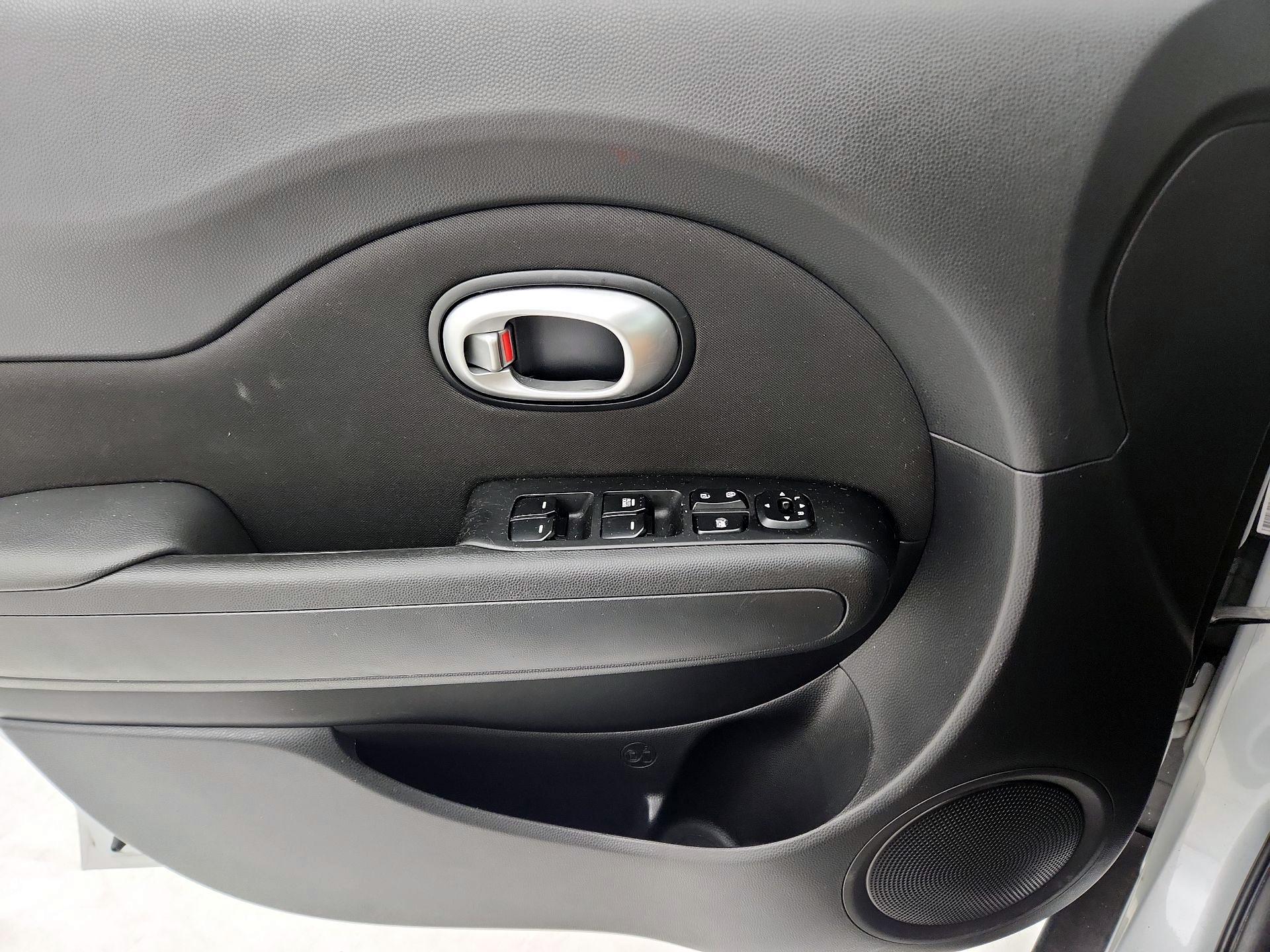 Thumbnail: 2016 Kia Soul - 12
