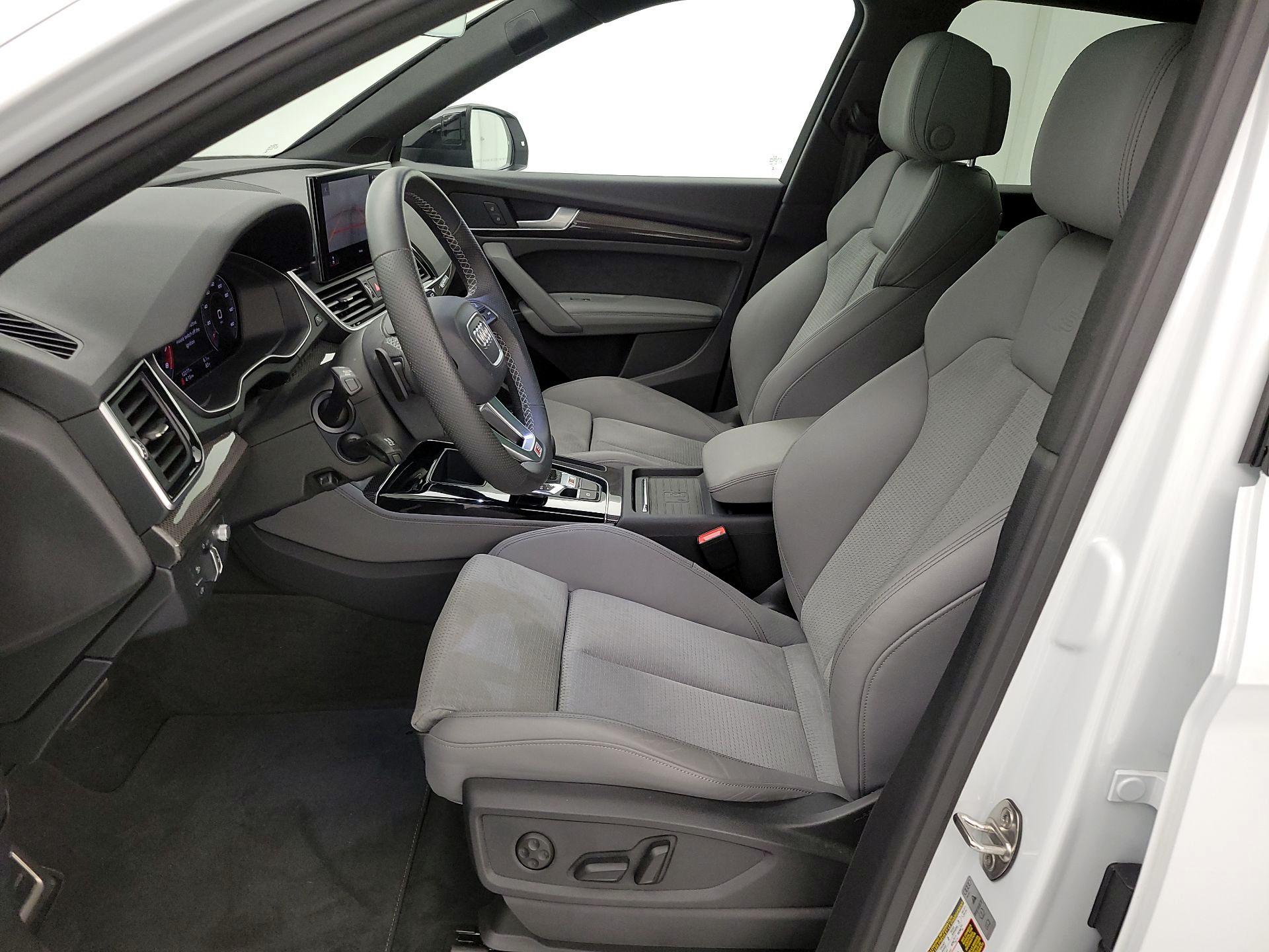 Thumbnail: 2024 Audi SQ5 - 11