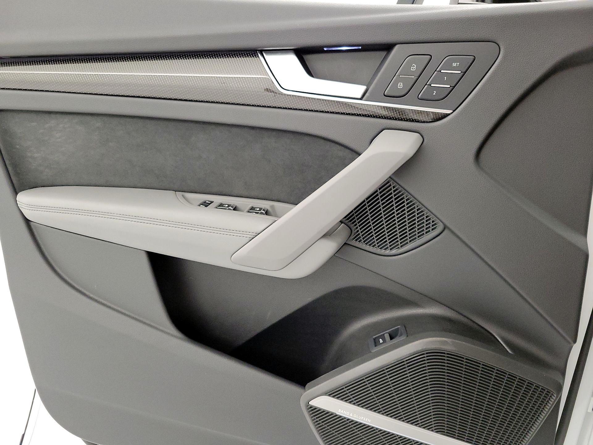 Thumbnail: 2024 Audi SQ5 - 12