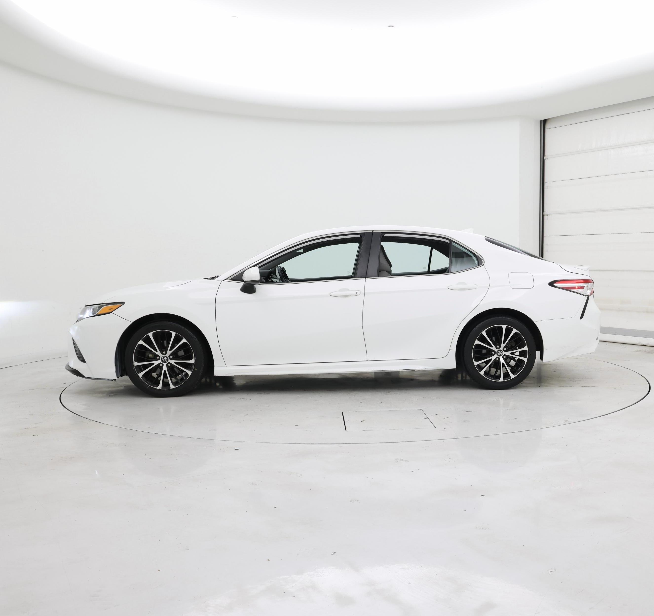 Thumbnail: 2020 Toyota Camry - 3