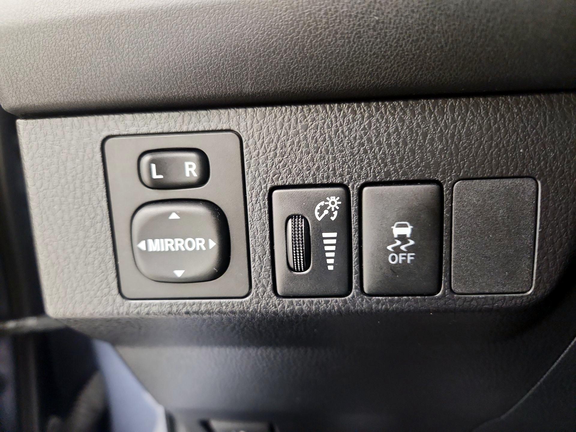 Thumbnail: 2014 Toyota RAV4 - 13