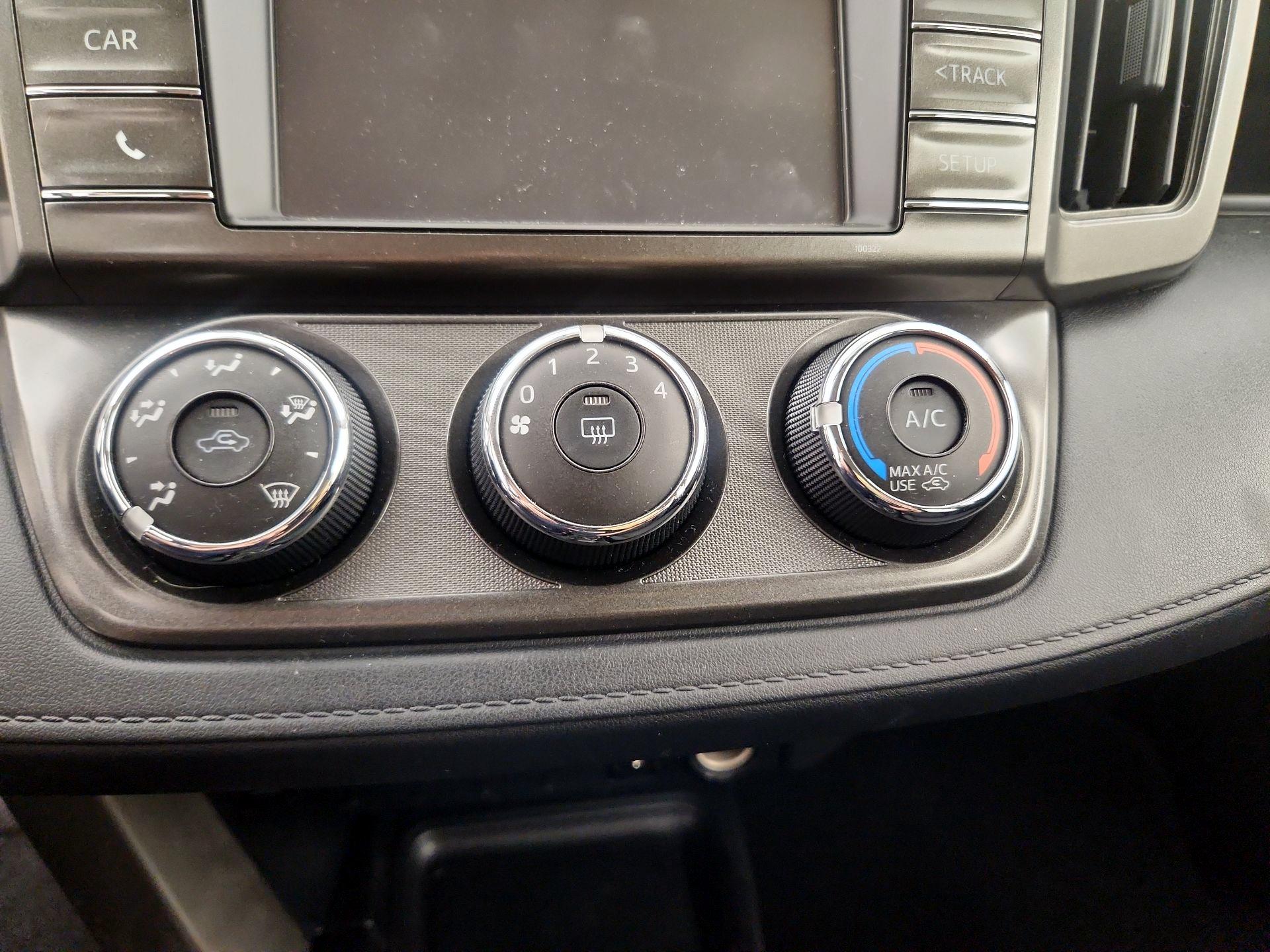 Thumbnail: 2014 Toyota RAV4 - 16