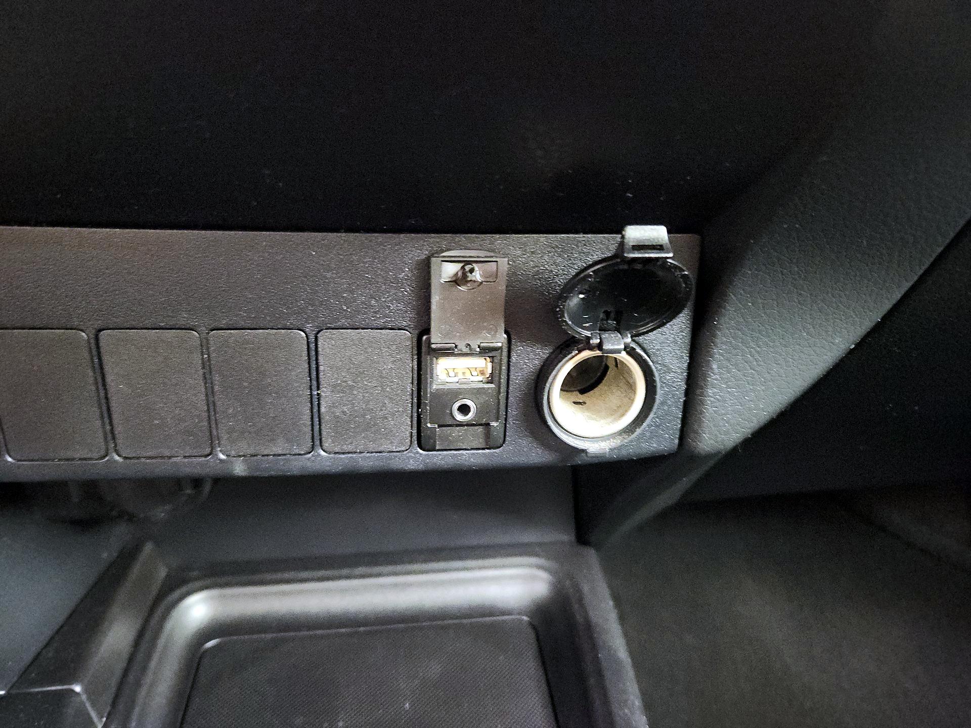 Thumbnail: 2014 Toyota RAV4 - 18