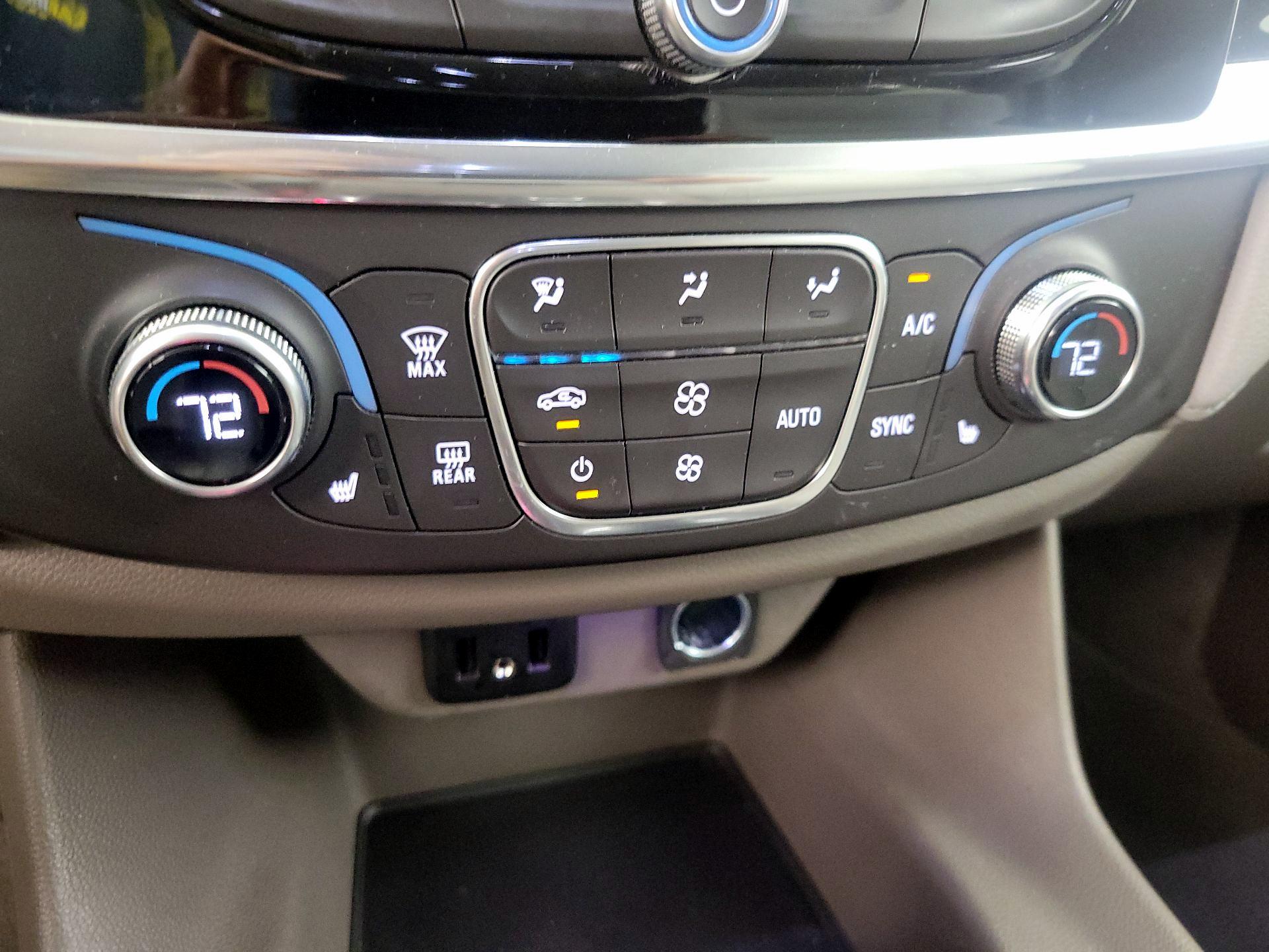 Thumbnail: 2019 Chevrolet Traverse - 14