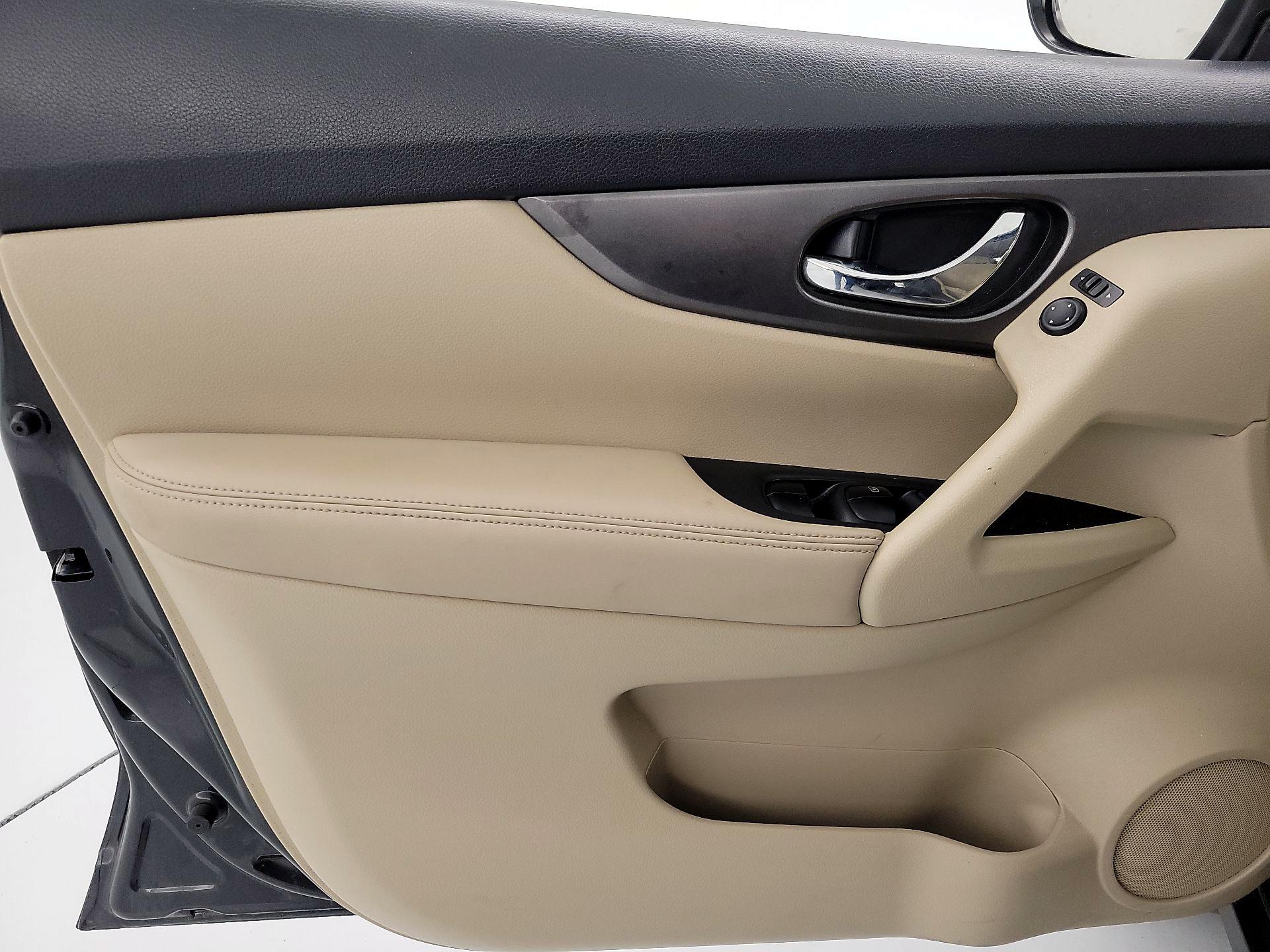 Thumbnail: 2015 Nissan Rogue - 12