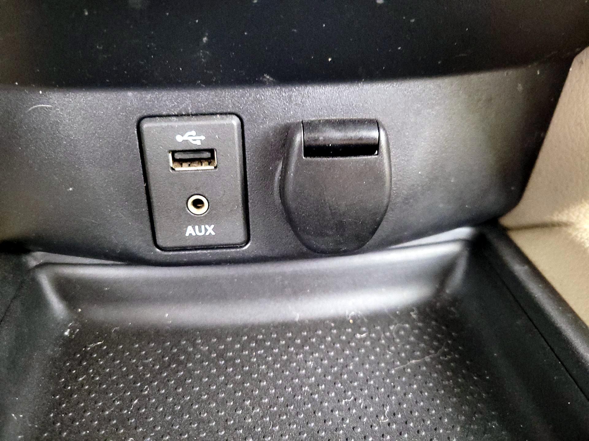 Thumbnail: 2015 Nissan Rogue - 18