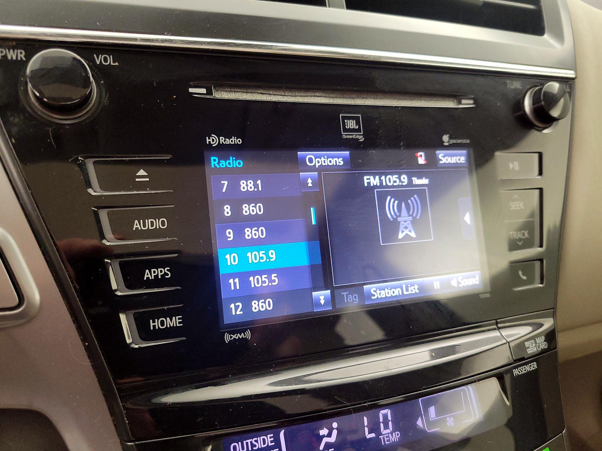 Thumbnail: 2017 Toyota Prius v - 15