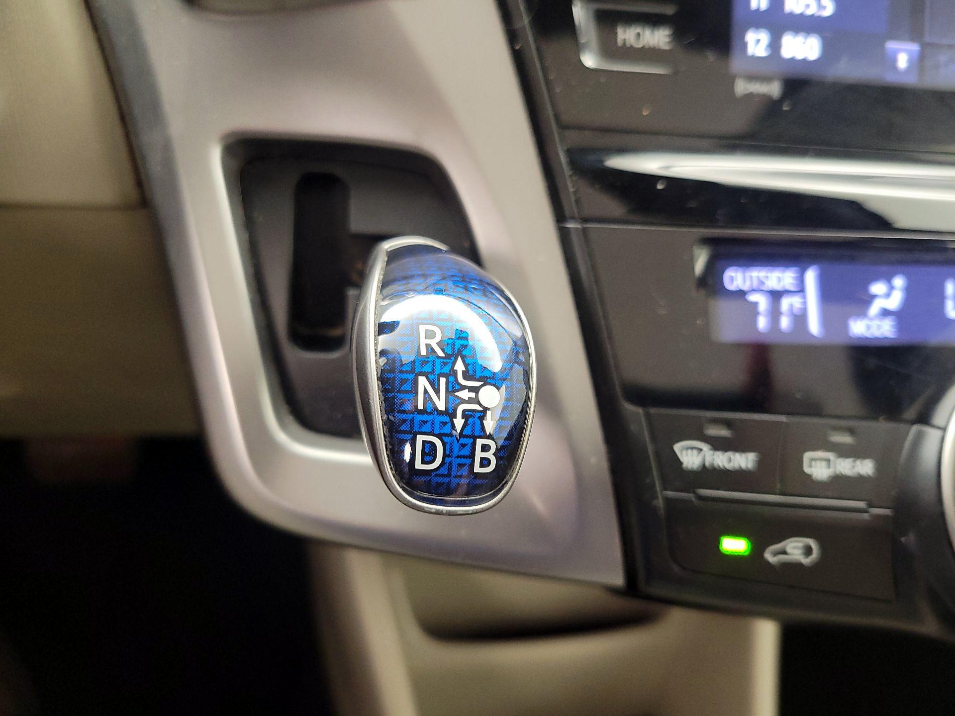 Thumbnail: 2017 Toyota Prius v - 17