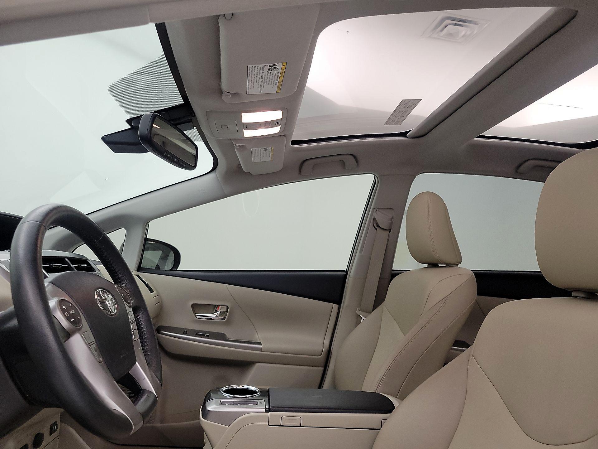 Thumbnail: 2017 Toyota Prius v - 19