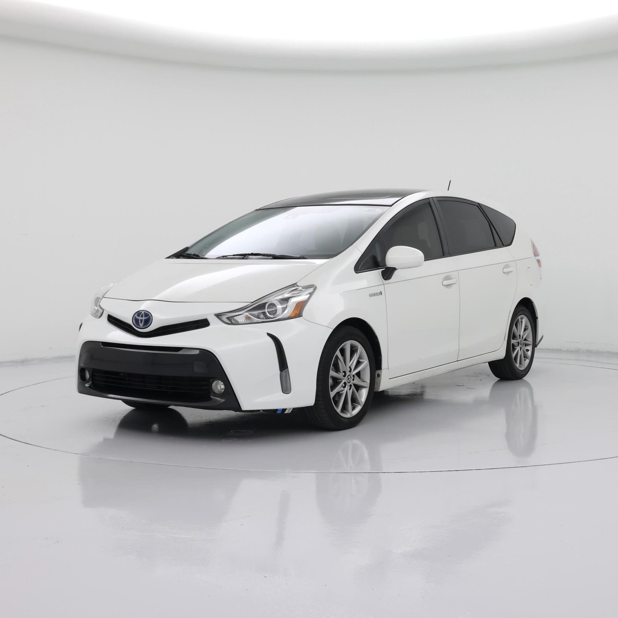 Thumbnail: 2017 Toyota Prius v - 4