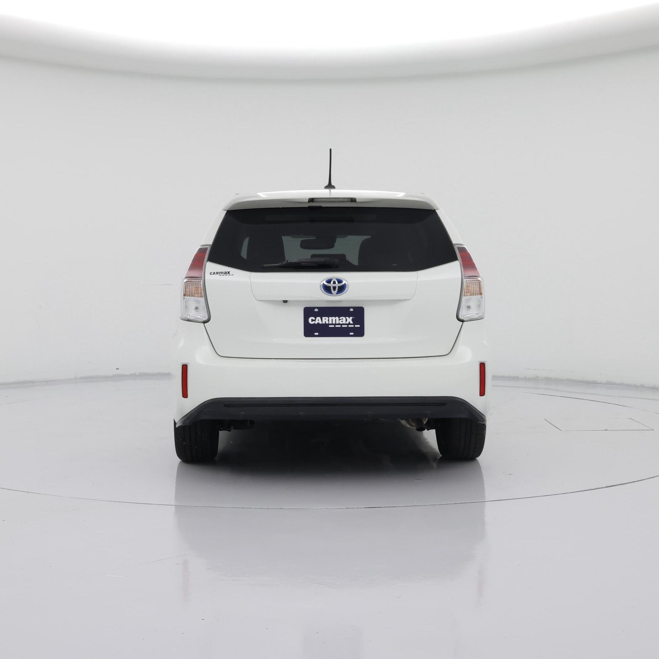 Thumbnail: 2017 Toyota Prius v - 6