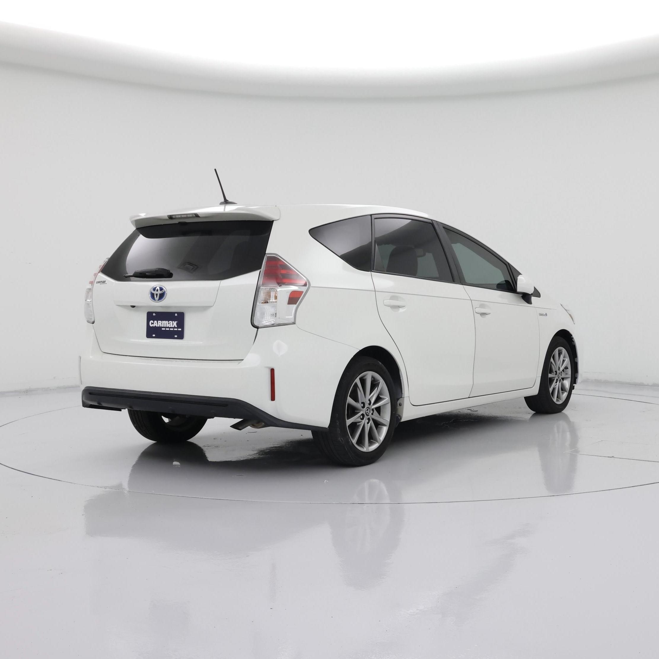 Thumbnail: 2017 Toyota Prius v - 8