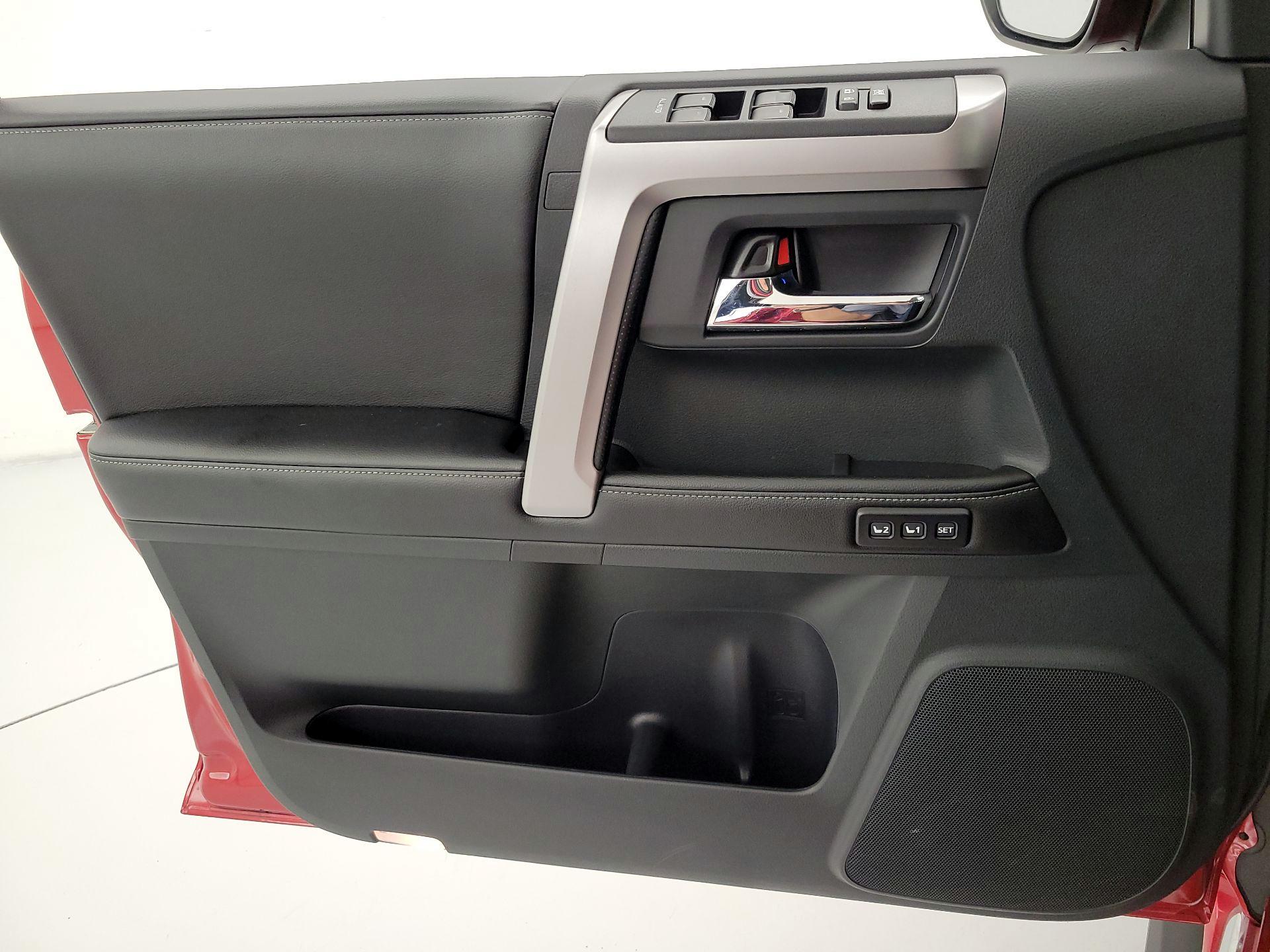 Thumbnail: 2015 Toyota 4Runner - 12
