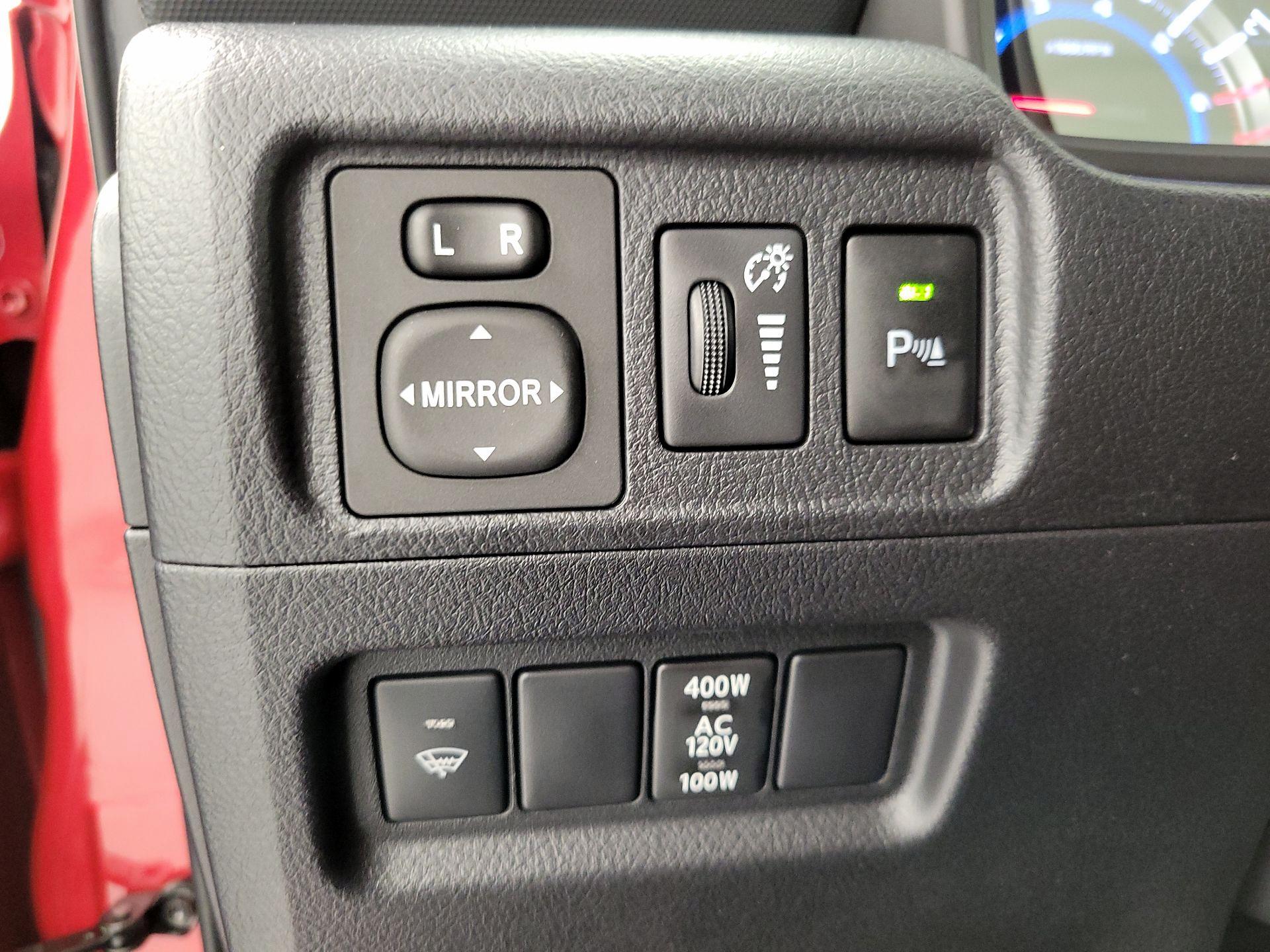 Thumbnail: 2015 Toyota 4Runner - 13
