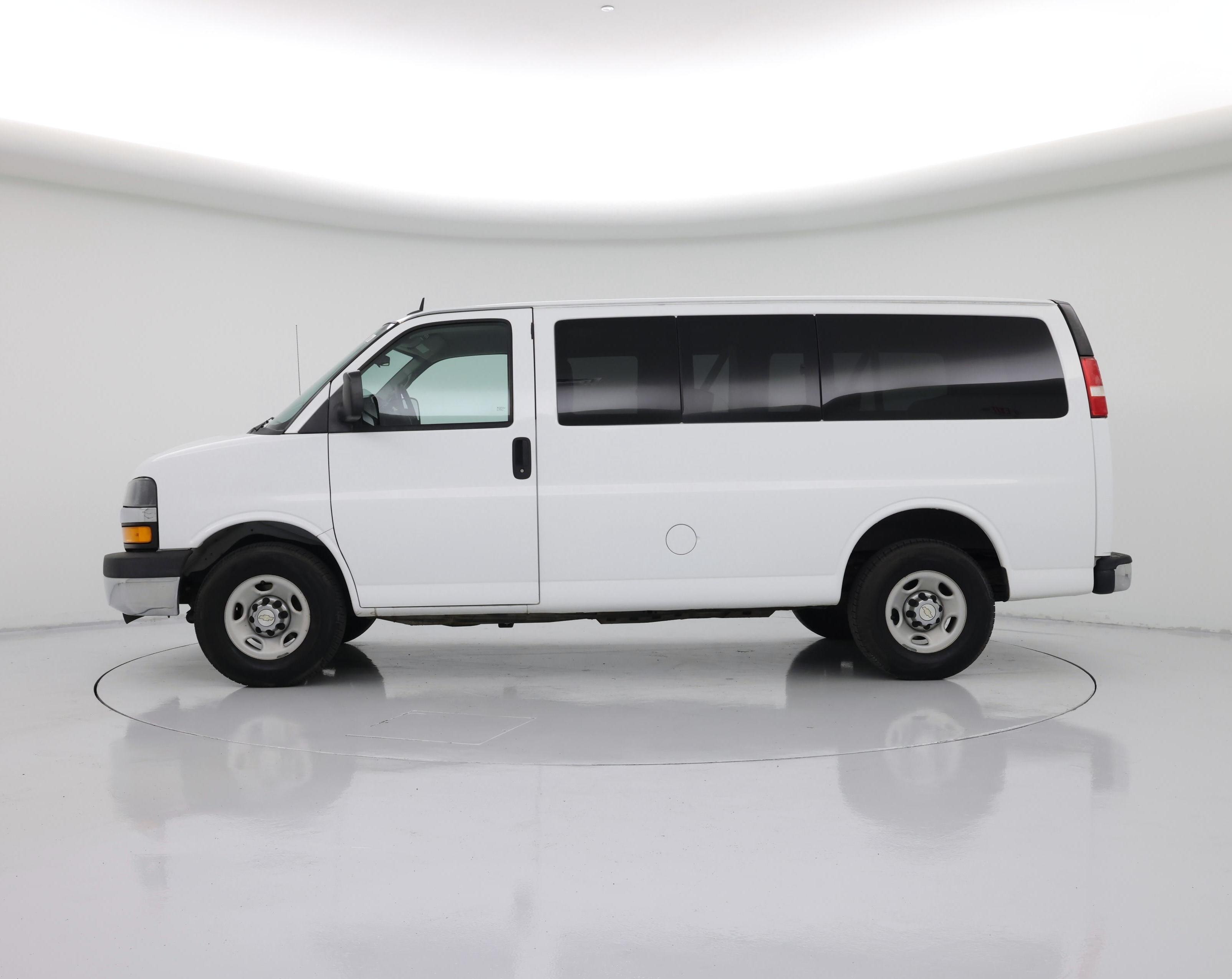 Thumbnail: 2015 Chevrolet Express - 3