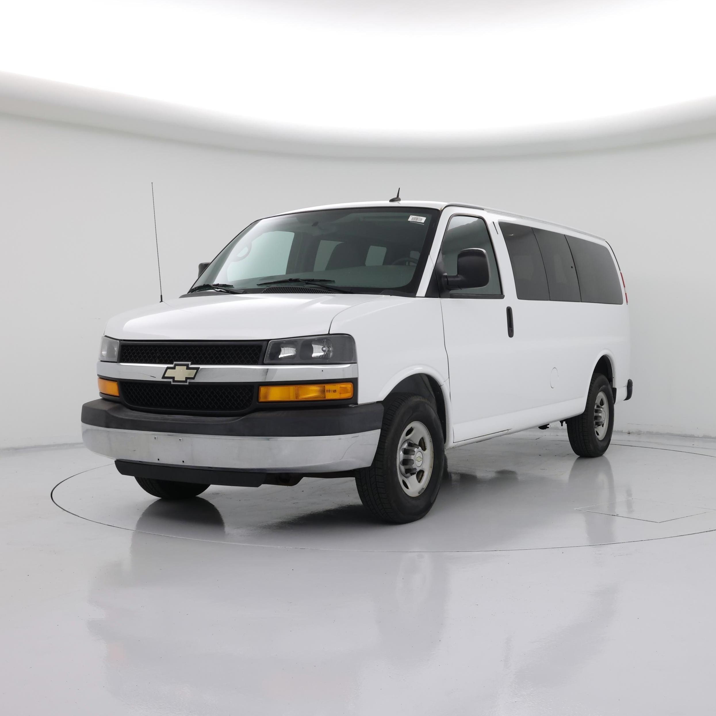 Thumbnail: 2015 Chevrolet Express - 4