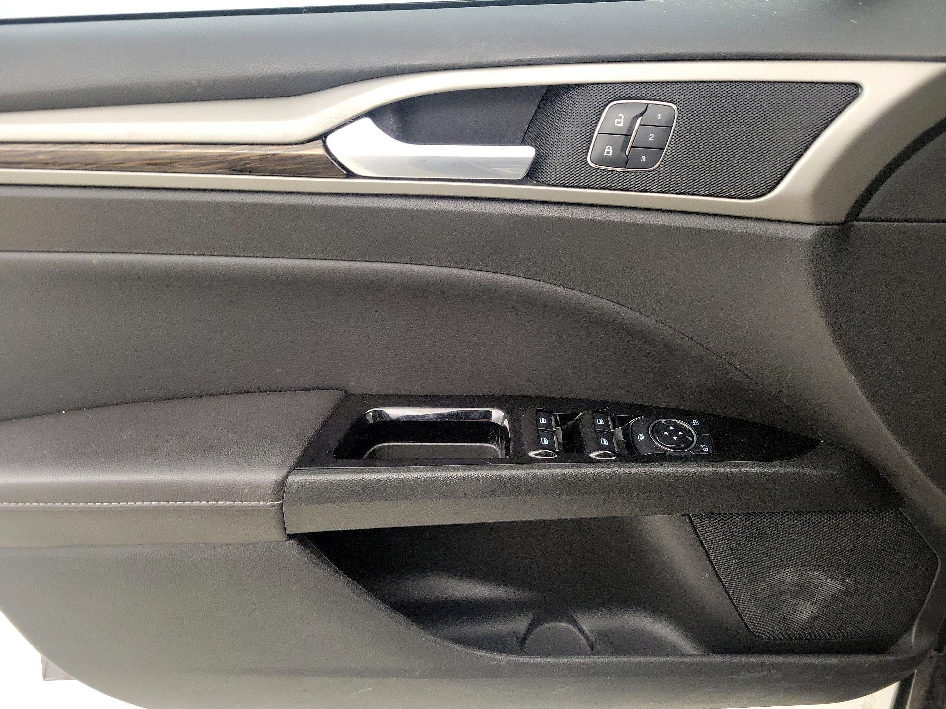 Thumbnail: 2014 Ford Fusion - 12