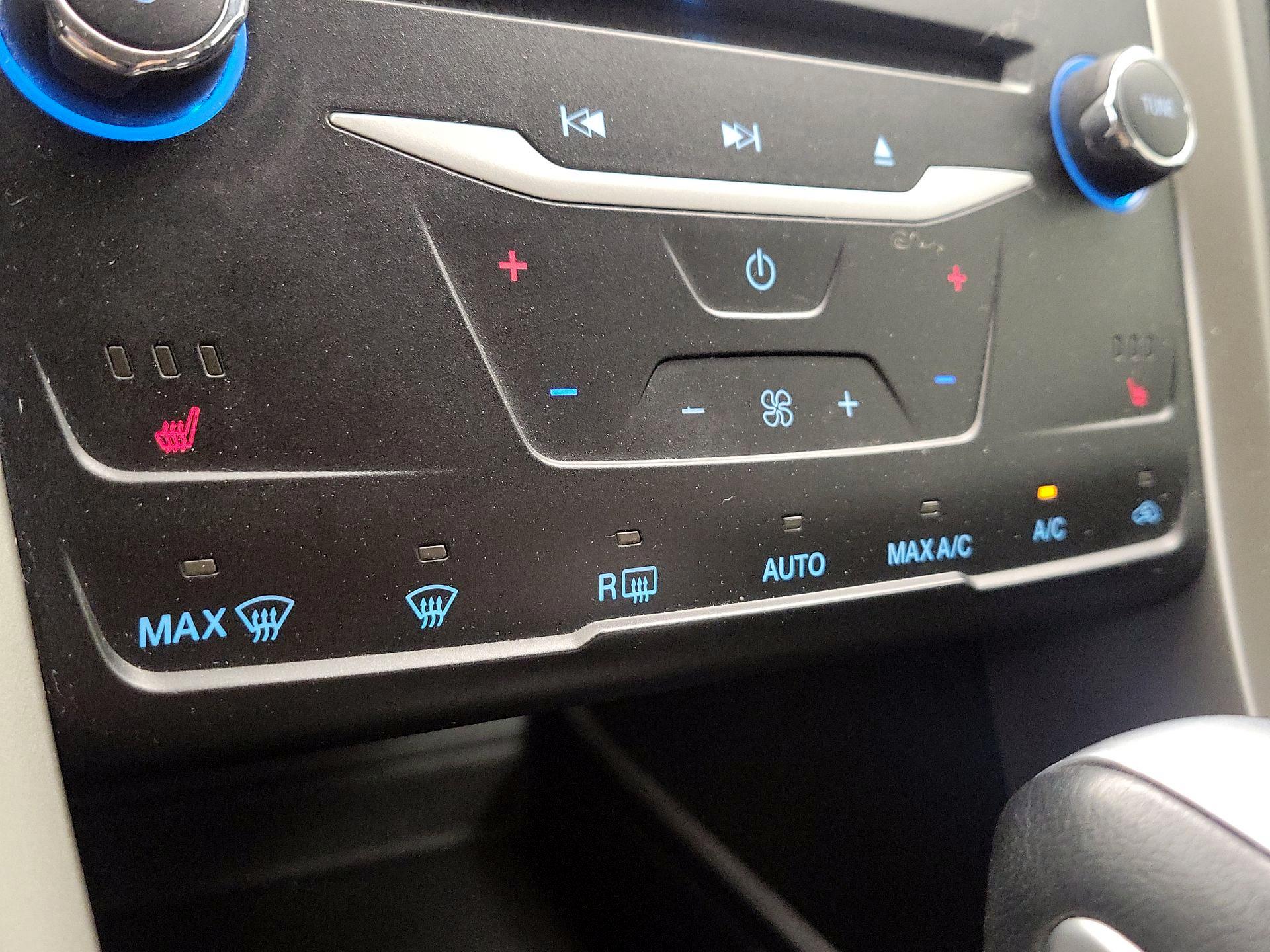 Thumbnail: 2014 Ford Fusion - 16