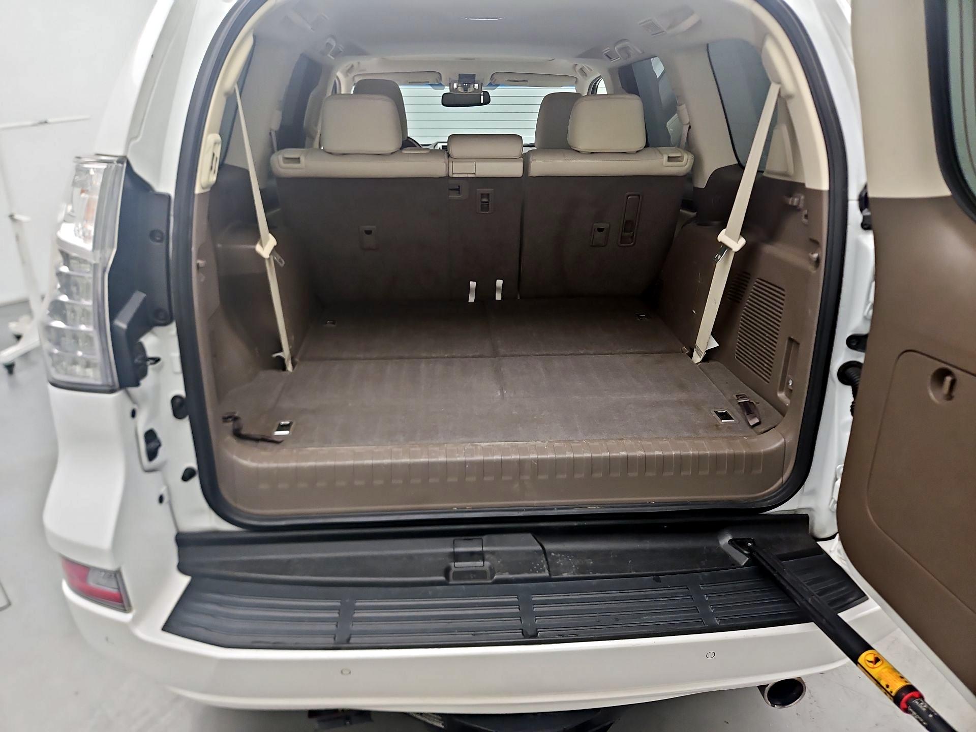 Thumbnail: 2019 Lexus GX - 19