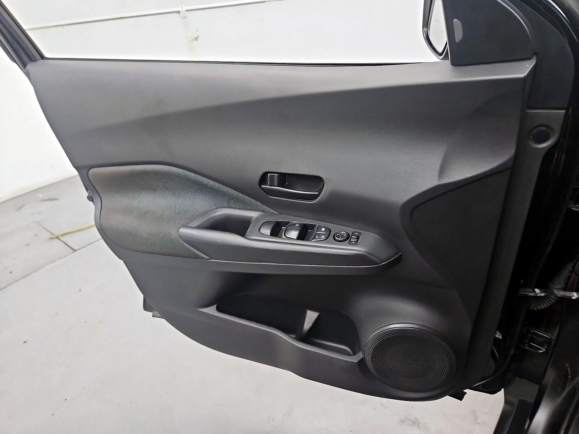 Thumbnail: 2020 Nissan Kicks - 12