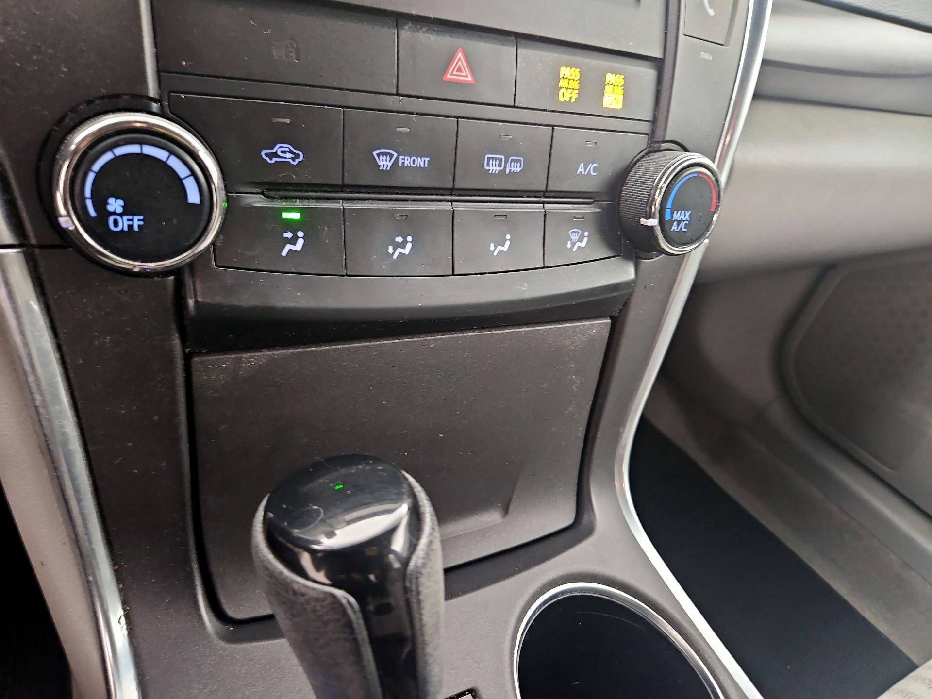 Thumbnail: 2016 Toyota Camry - 14