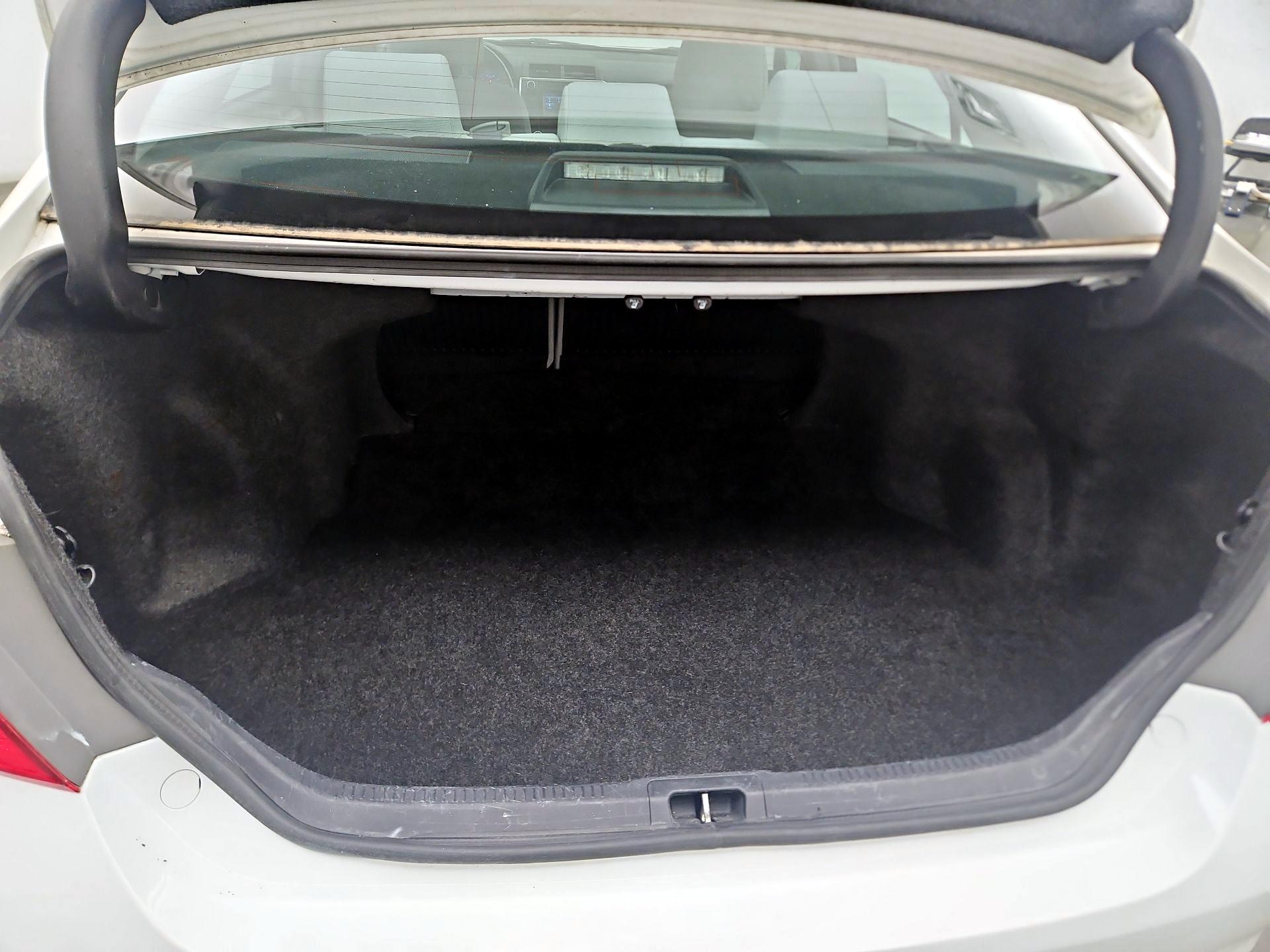 Thumbnail: 2016 Toyota Camry - 17