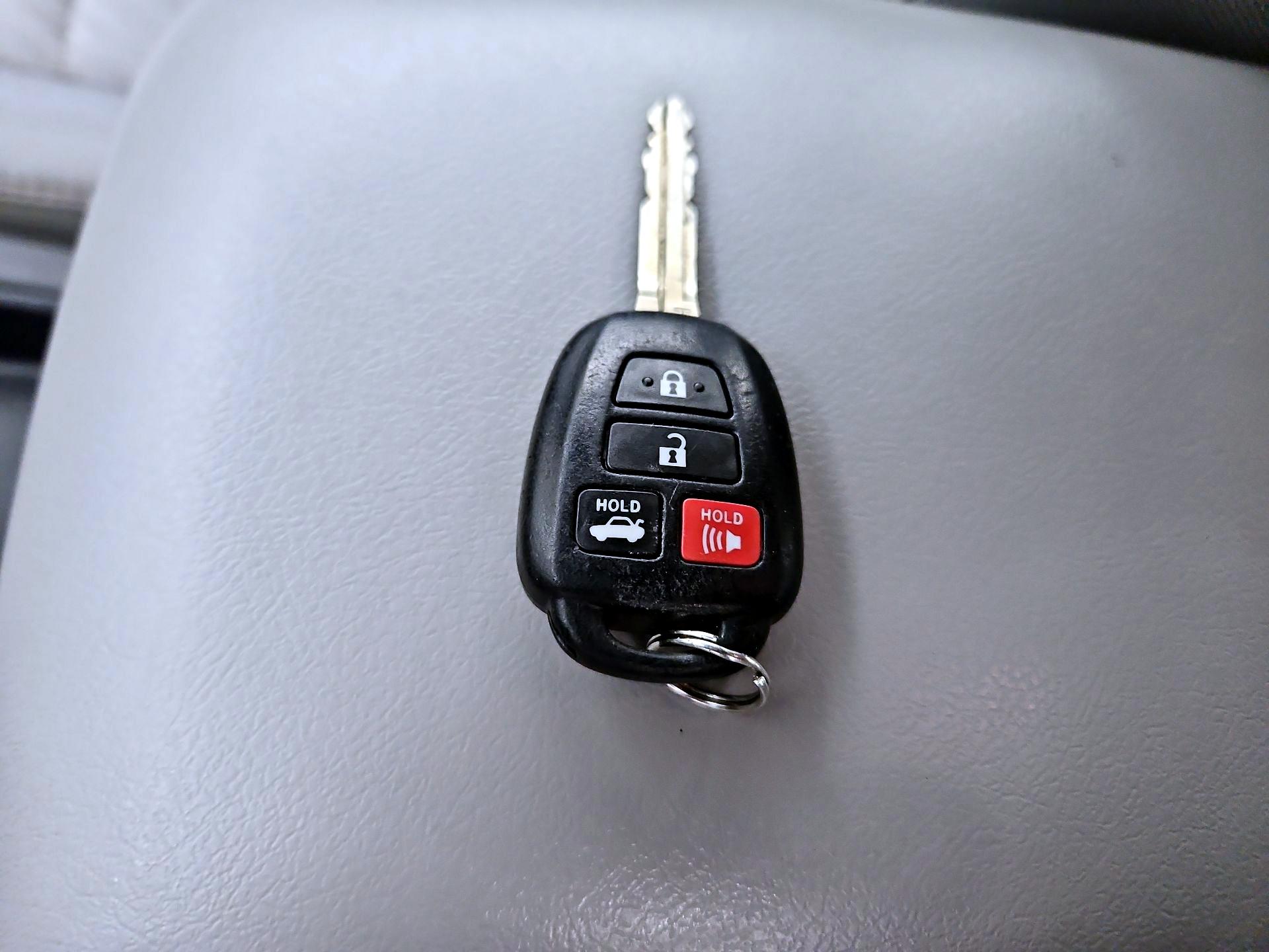 Thumbnail: 2016 Toyota Camry - 19