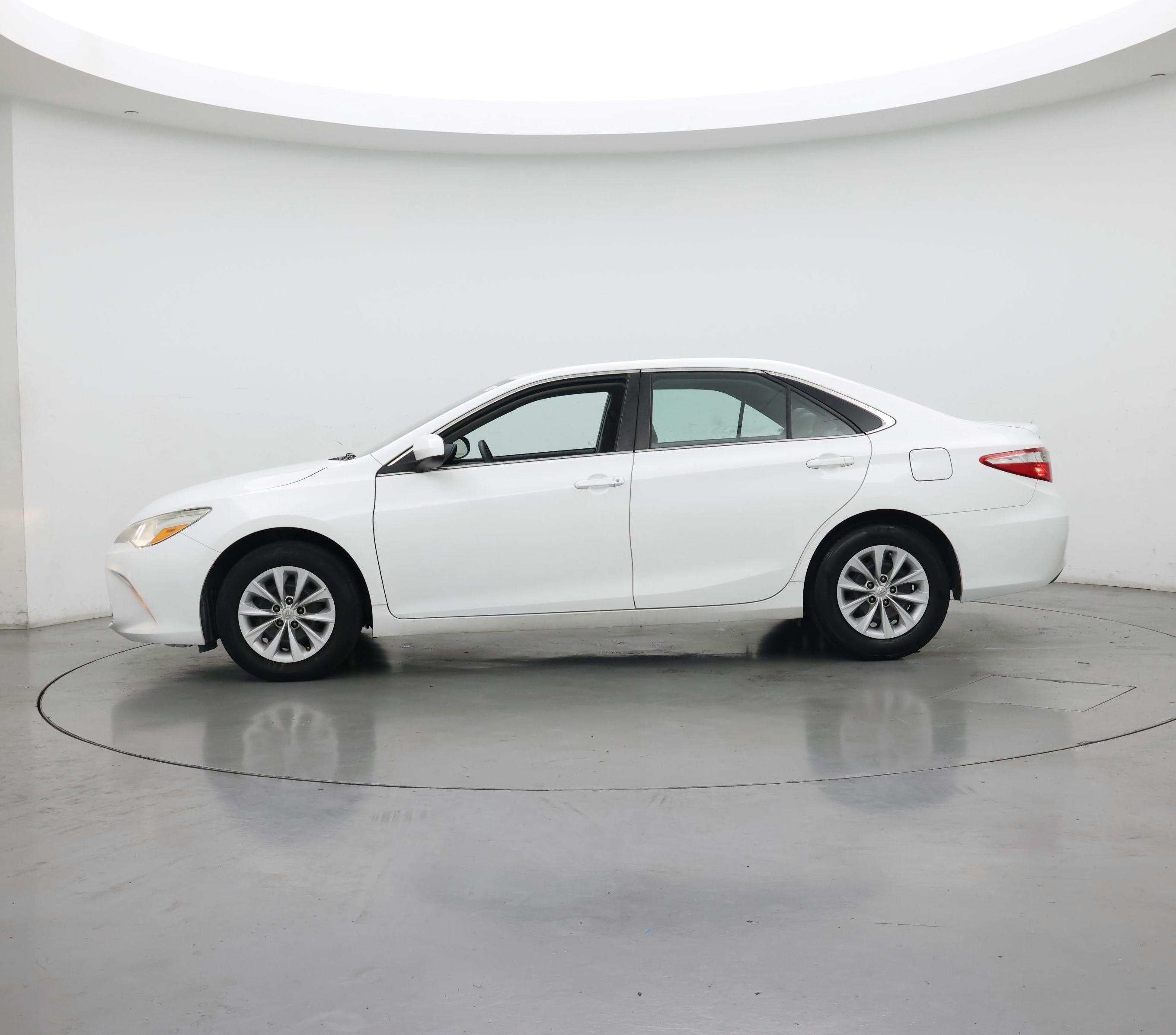 Thumbnail: 2016 Toyota Camry - 3
