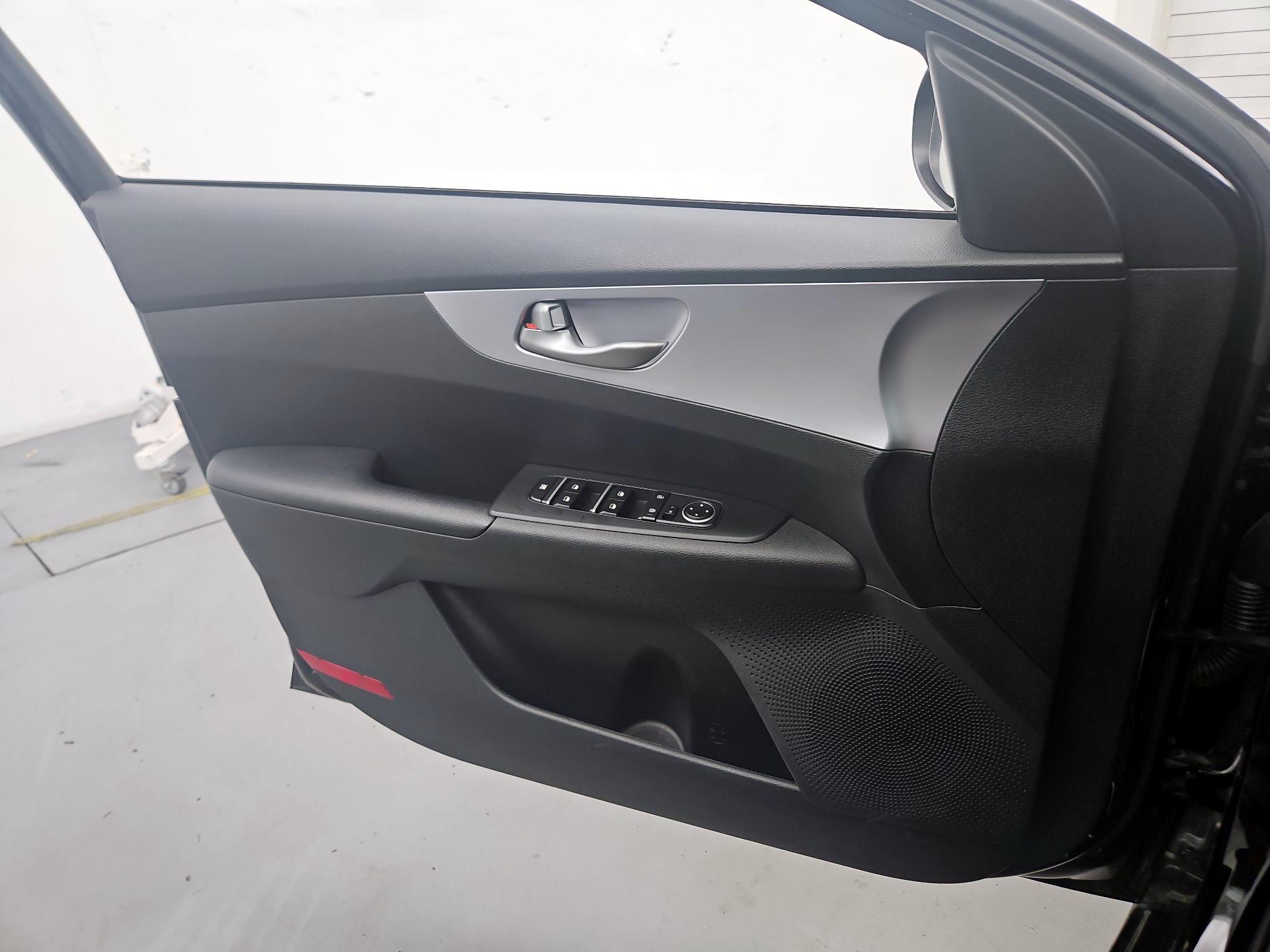 Thumbnail: 2022 Kia Forte - 12