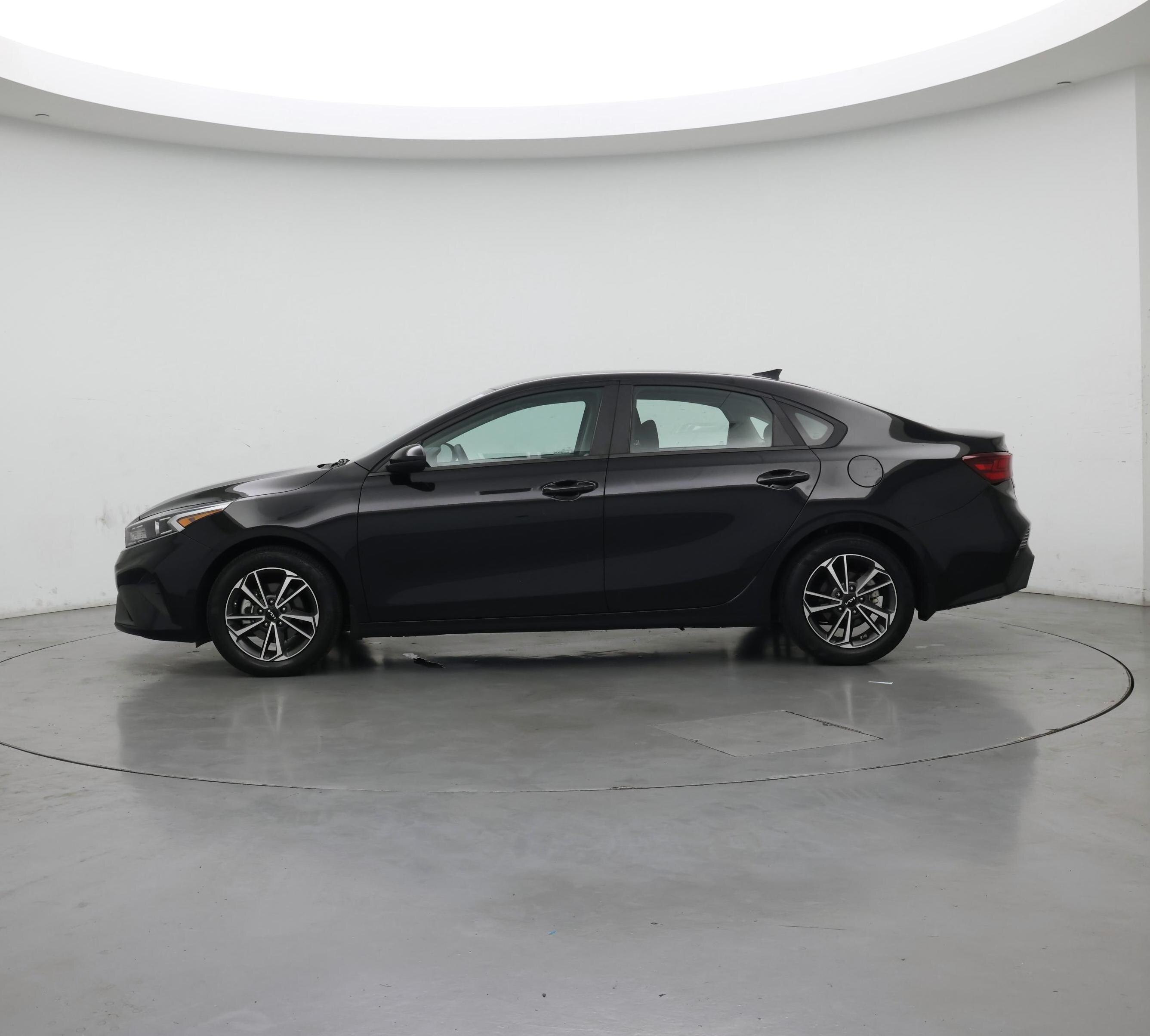 Thumbnail: 2022 Kia Forte - 3