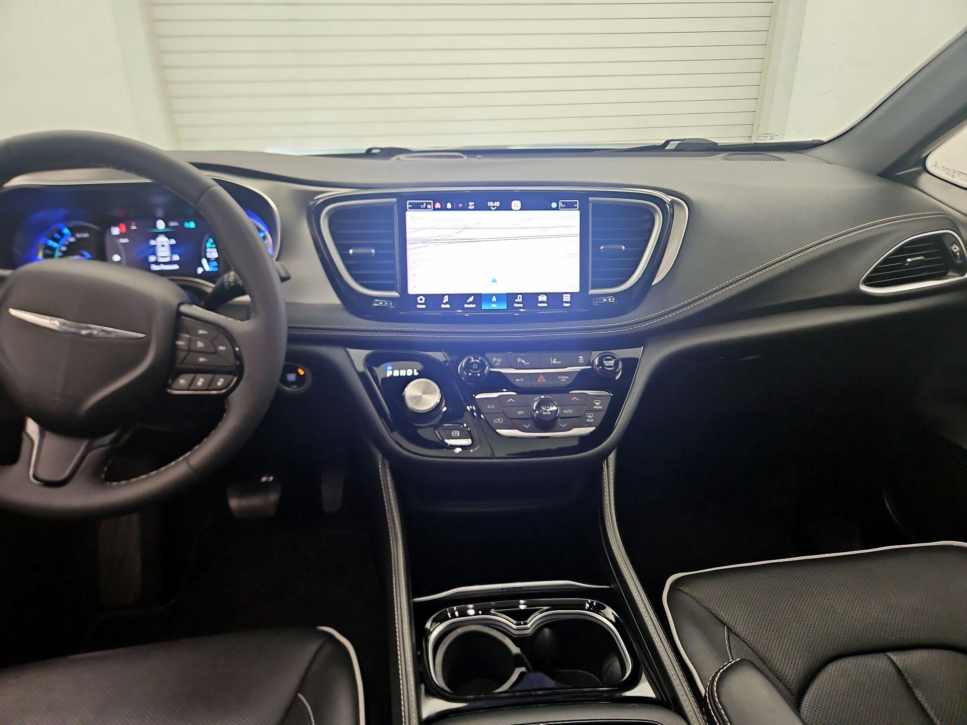 Thumbnail: 2023 Chrysler Pacifica - 9