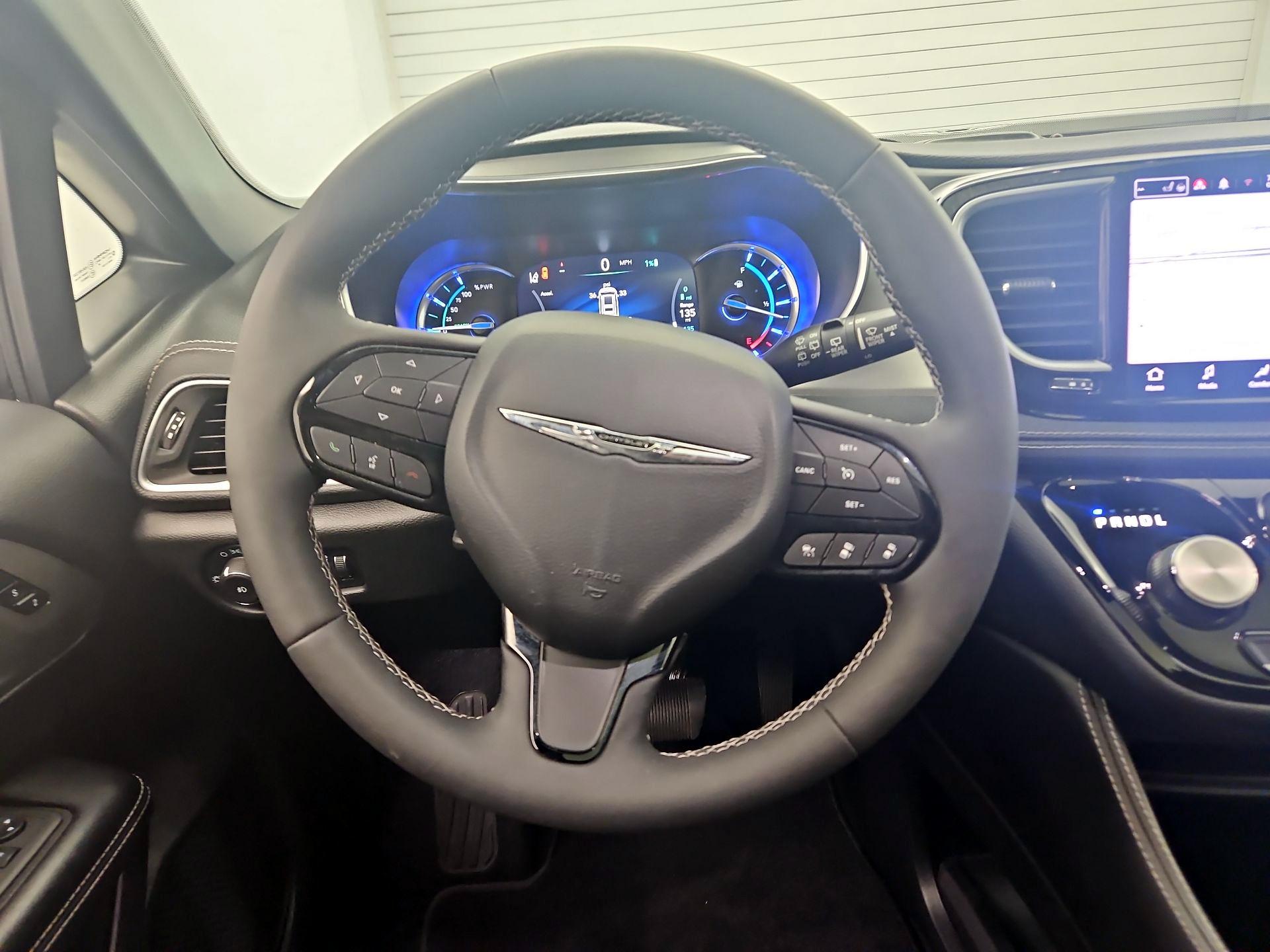 Thumbnail: 2023 Chrysler Pacifica - 10