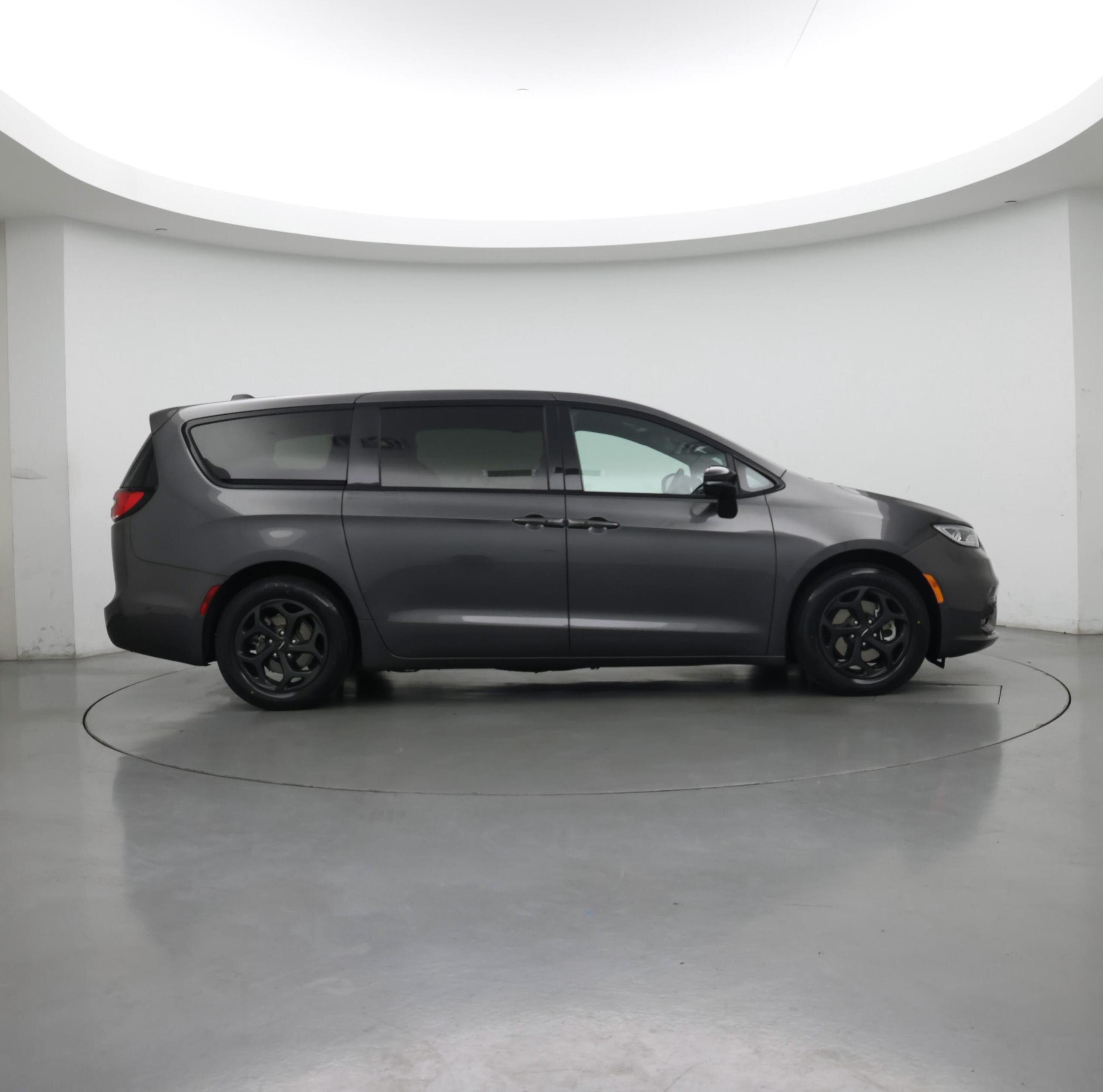 Thumbnail: 2023 Chrysler Pacifica - 7